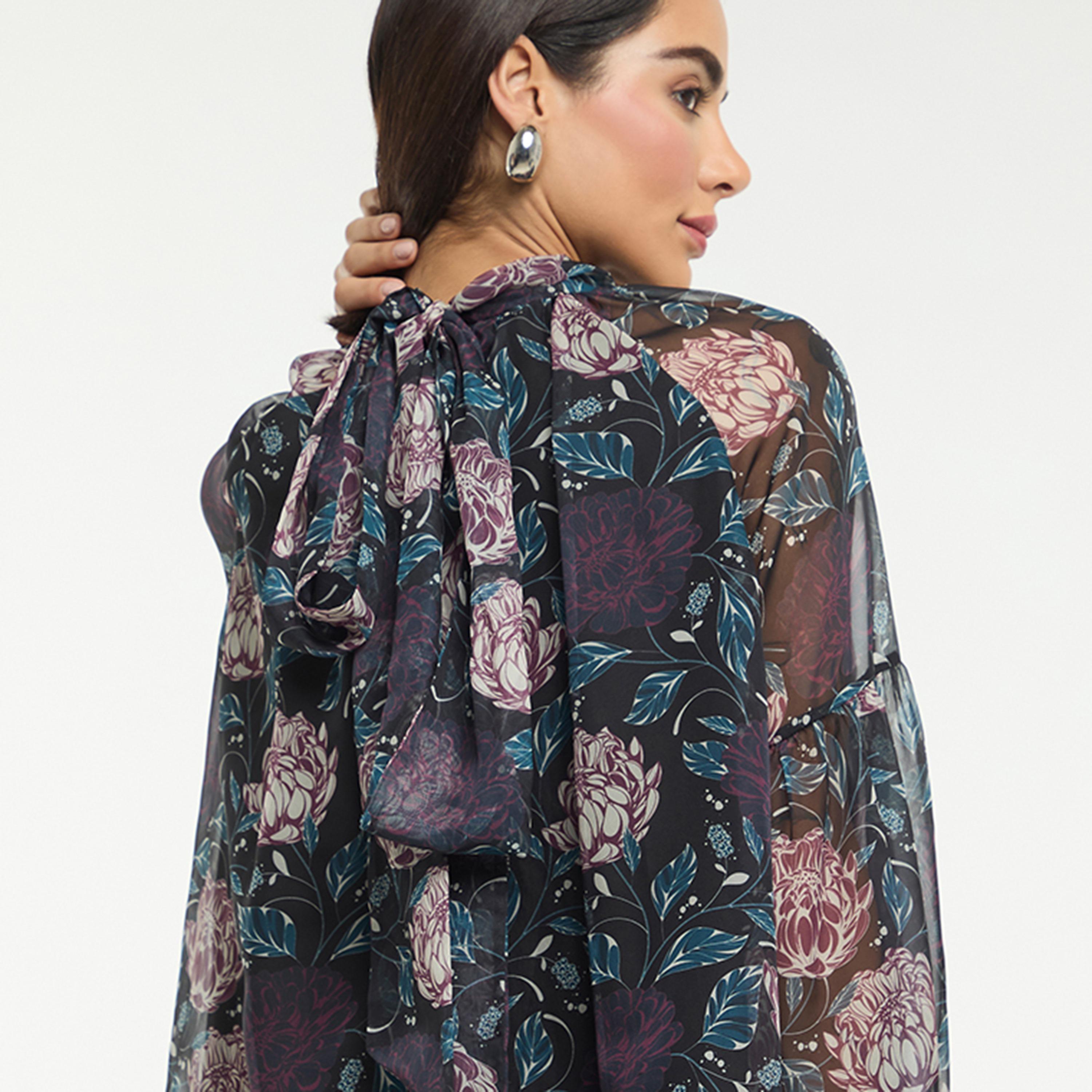 بلوزة نسائية بياقة تربط من الخلف ونقشة زهور بلون أسود من بي سي بي جي-women-clothing-shirtsandblouses-blouses-image-4