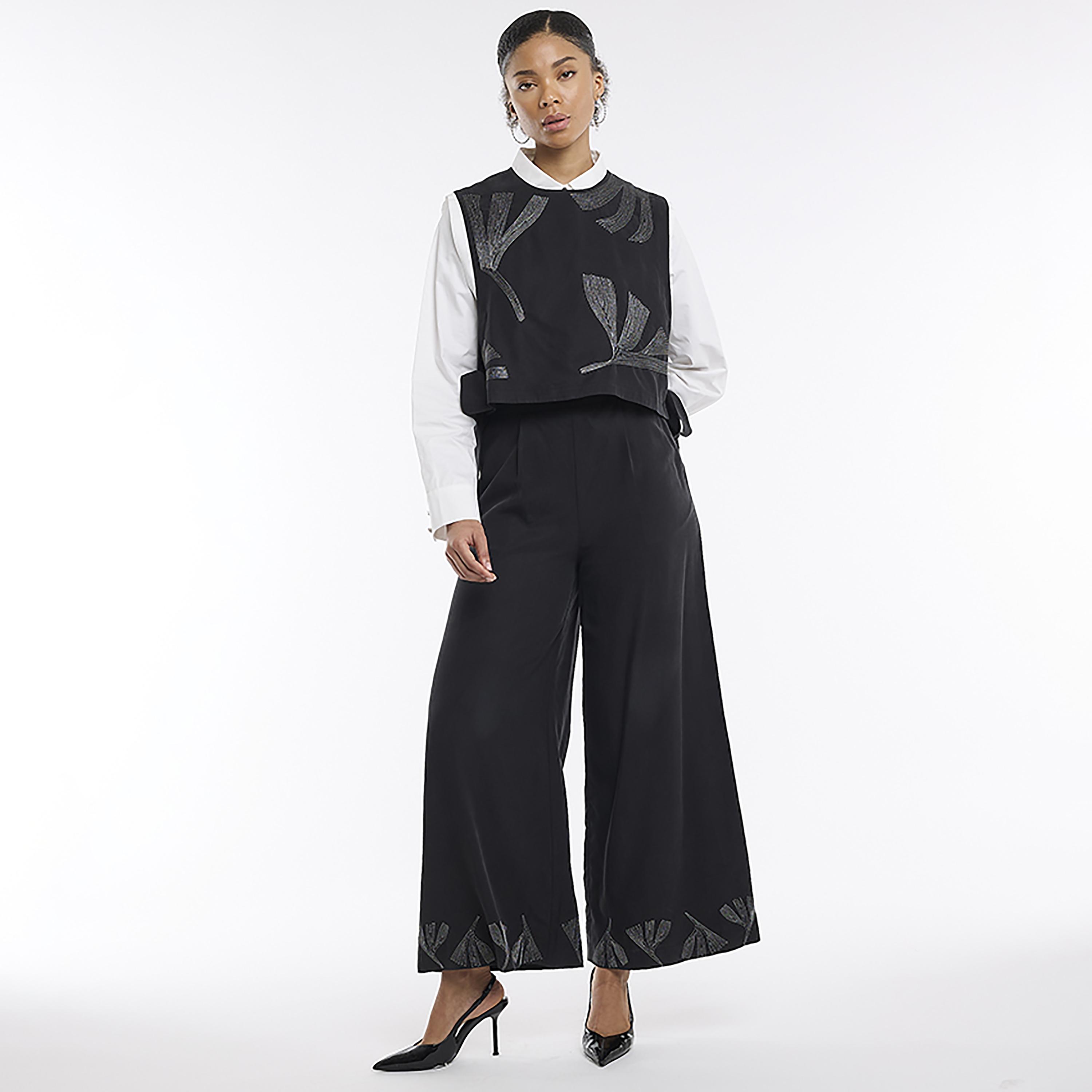 بلوزة "كروب توب" نسائية مطرزة بخيوط "لوريكس" بلون أسود من بي سي بي جي-women-clothing-shirtsandblouses-blouses-image-2