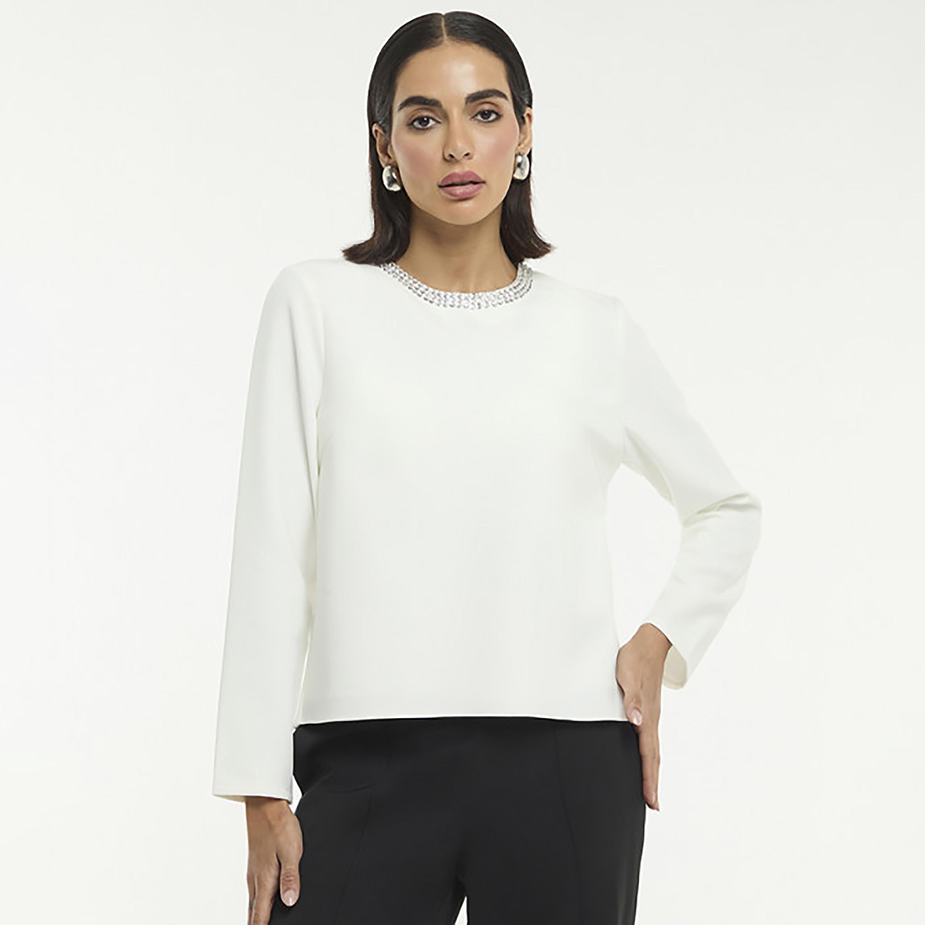 بلوزة كريب نسائية بفتحة رقبة مزينة بلون أبيض من بي سي بي جي-women-clothing-shirtsandblouses-blouses-image-1