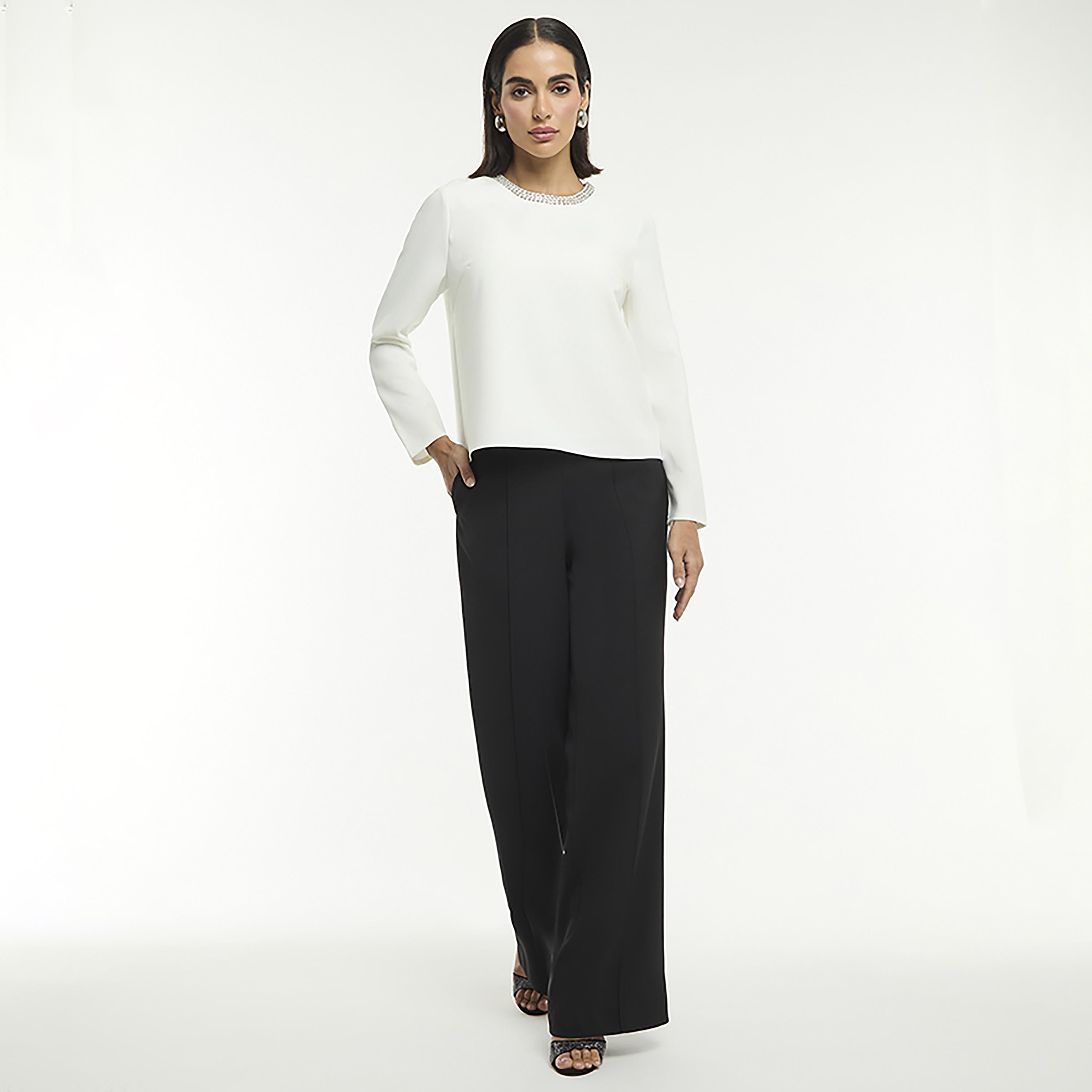 بلوزة كريب نسائية بفتحة رقبة مزينة بلون أبيض من بي سي بي جي-women-clothing-shirtsandblouses-blouses-image-2