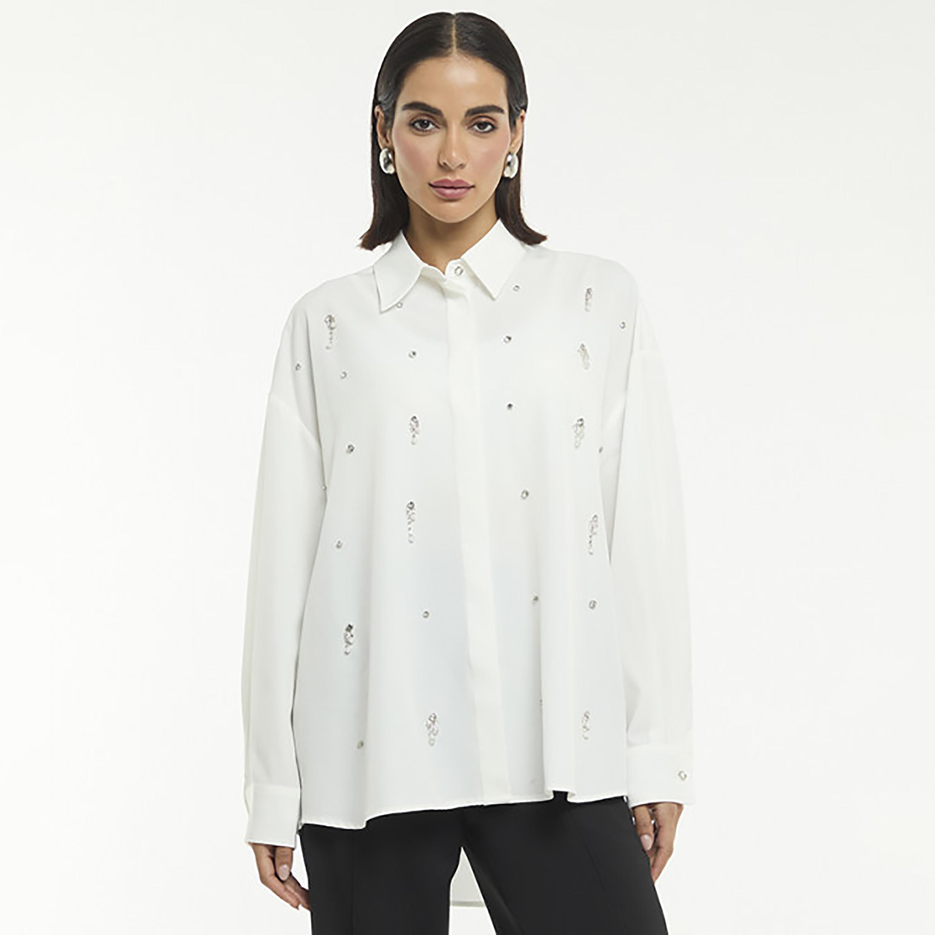 قميص نسائي "أوفرسايز" مزين بالتطريز بلون أبيض من بي سي بي جي-women-clothing-shirtsandblouses-shirts-image-1