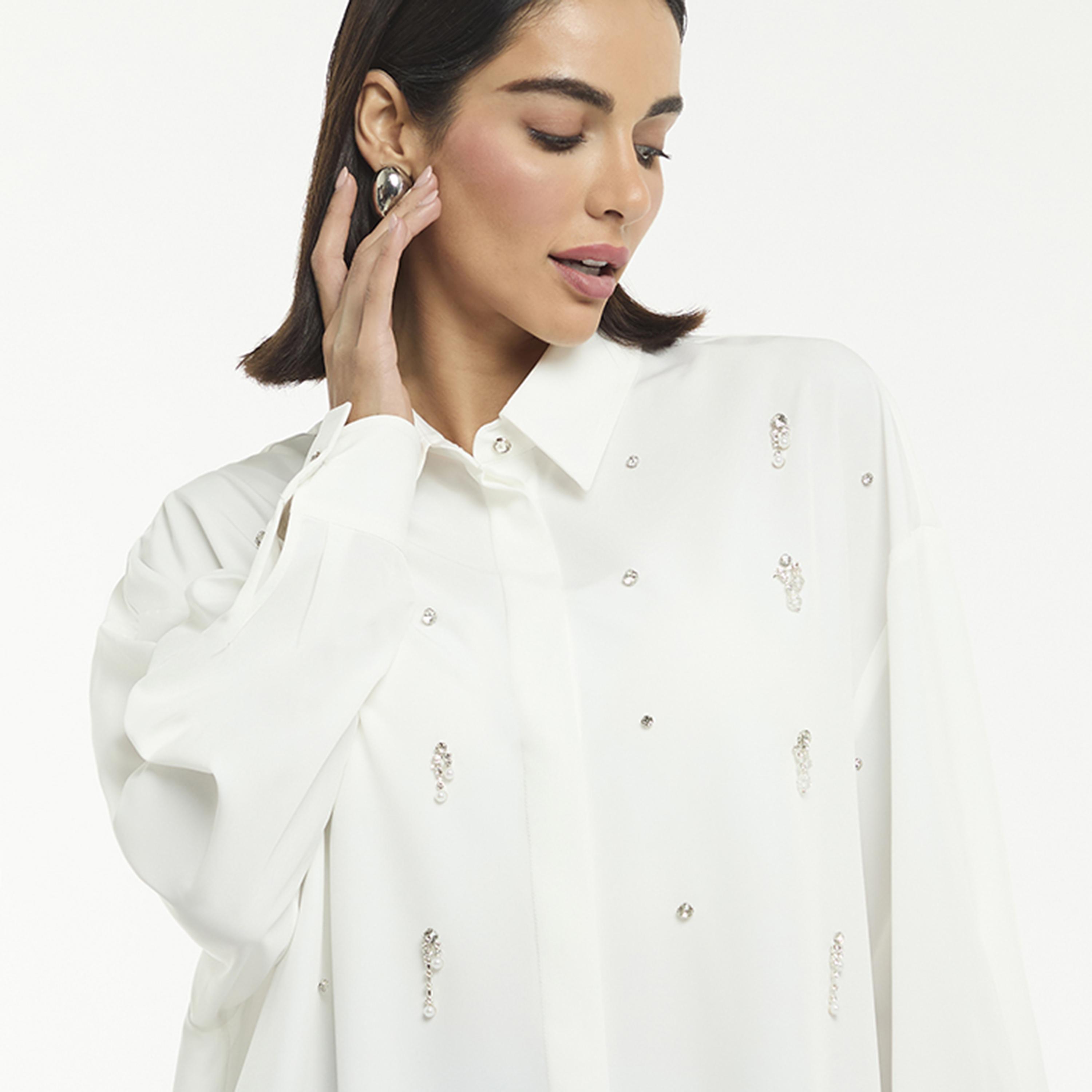 قميص نسائي "أوفرسايز" مزين بالتطريز بلون أبيض من بي سي بي جي-women-clothing-shirtsandblouses-shirts-image-4
