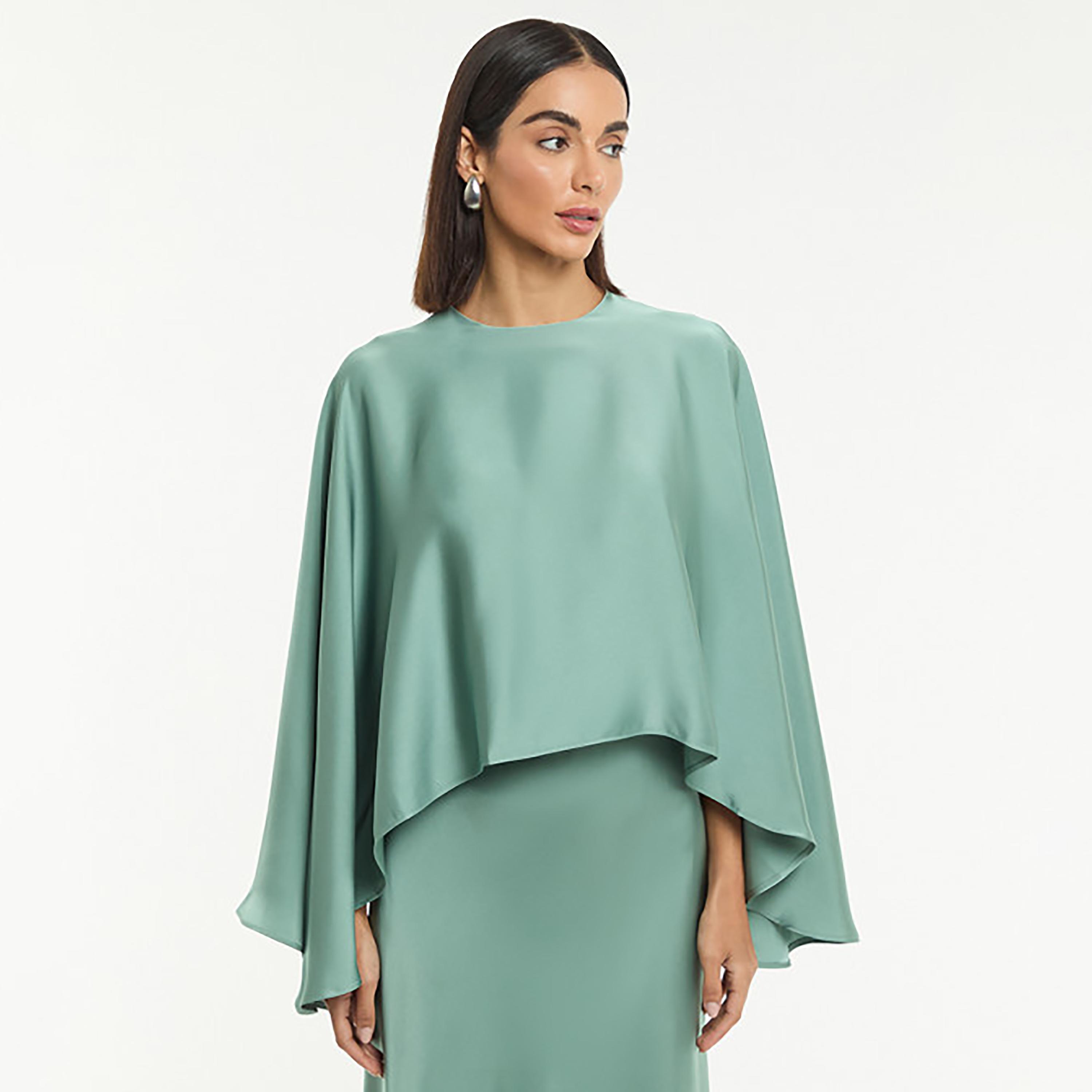 بلوزة نسائية بأكمام "كيب" من الساتان من بي سي بي جي-women-clothing-shirtsandblouses-blouses-image-1