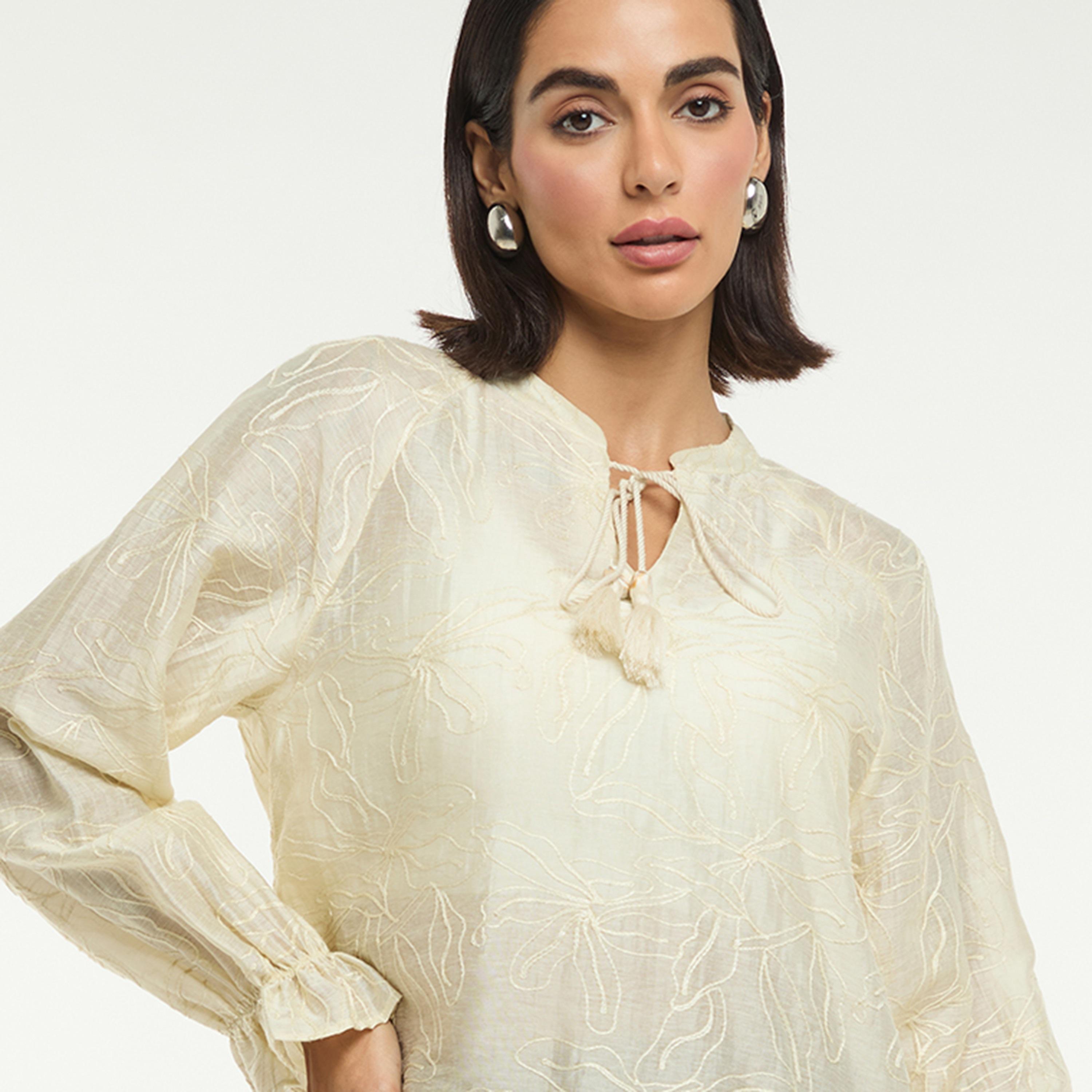 بلوزة نسائية مطرزة بياقة تربط بلون كريمي من بي سي بي جي-women-clothing-shirtsandblouses-blouses-image-4