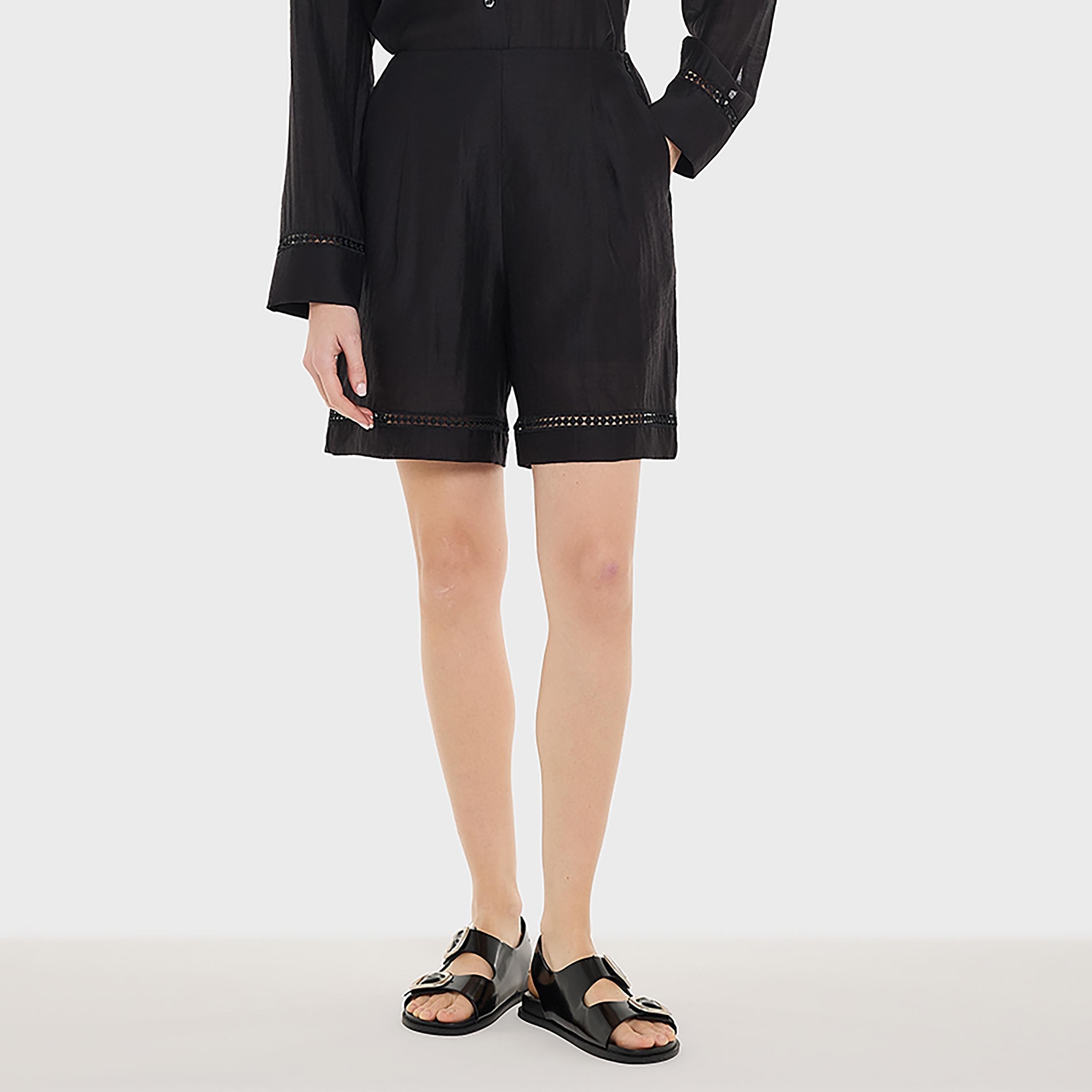 شورت عالي الخصر بكسرات مفردة للنساء من بي سي بي جي-women-clothing-bottoms-shorts-image-1