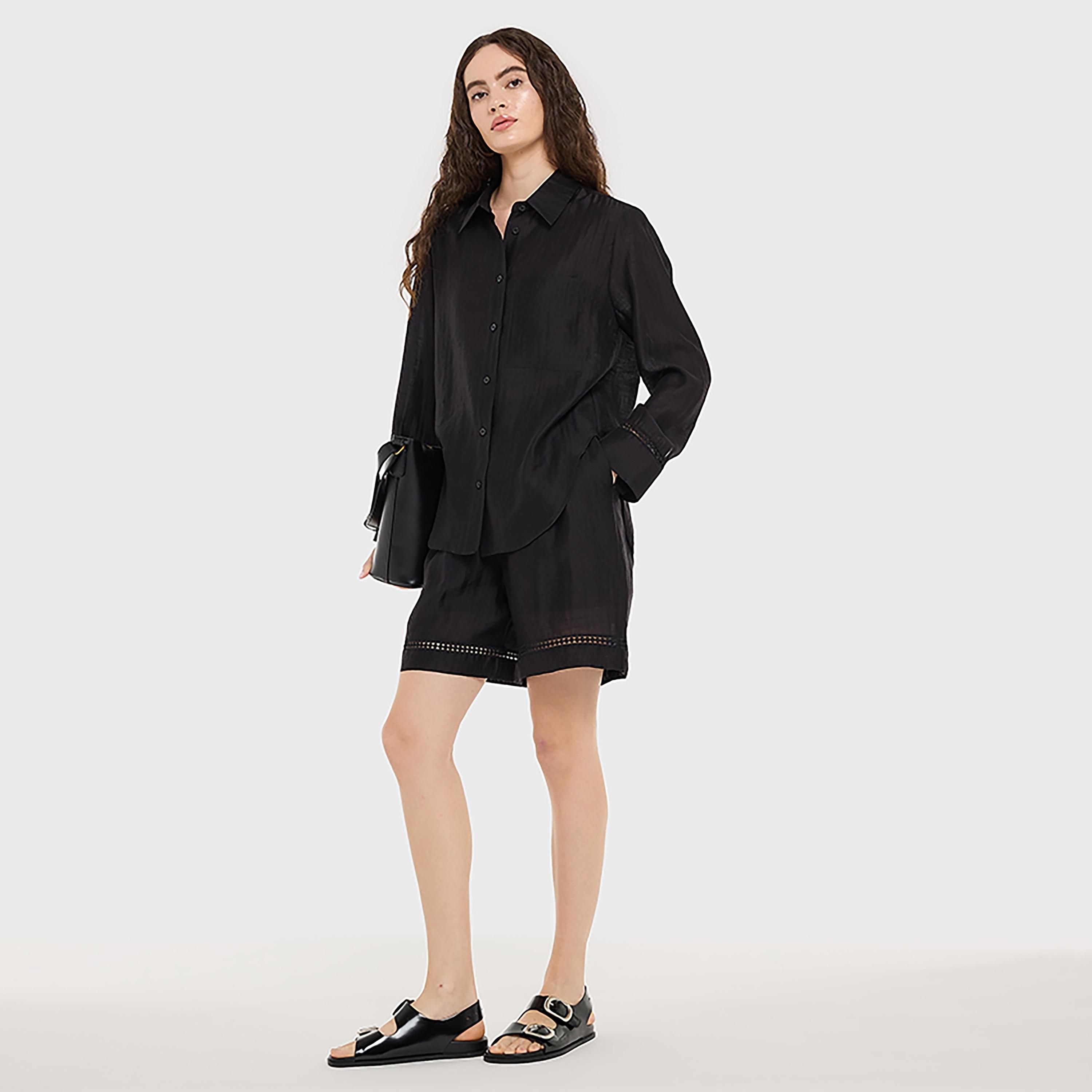 شورت عالي الخصر بكسرات مفردة للنساء من بي سي بي جي-women-clothing-bottoms-shorts-image-2