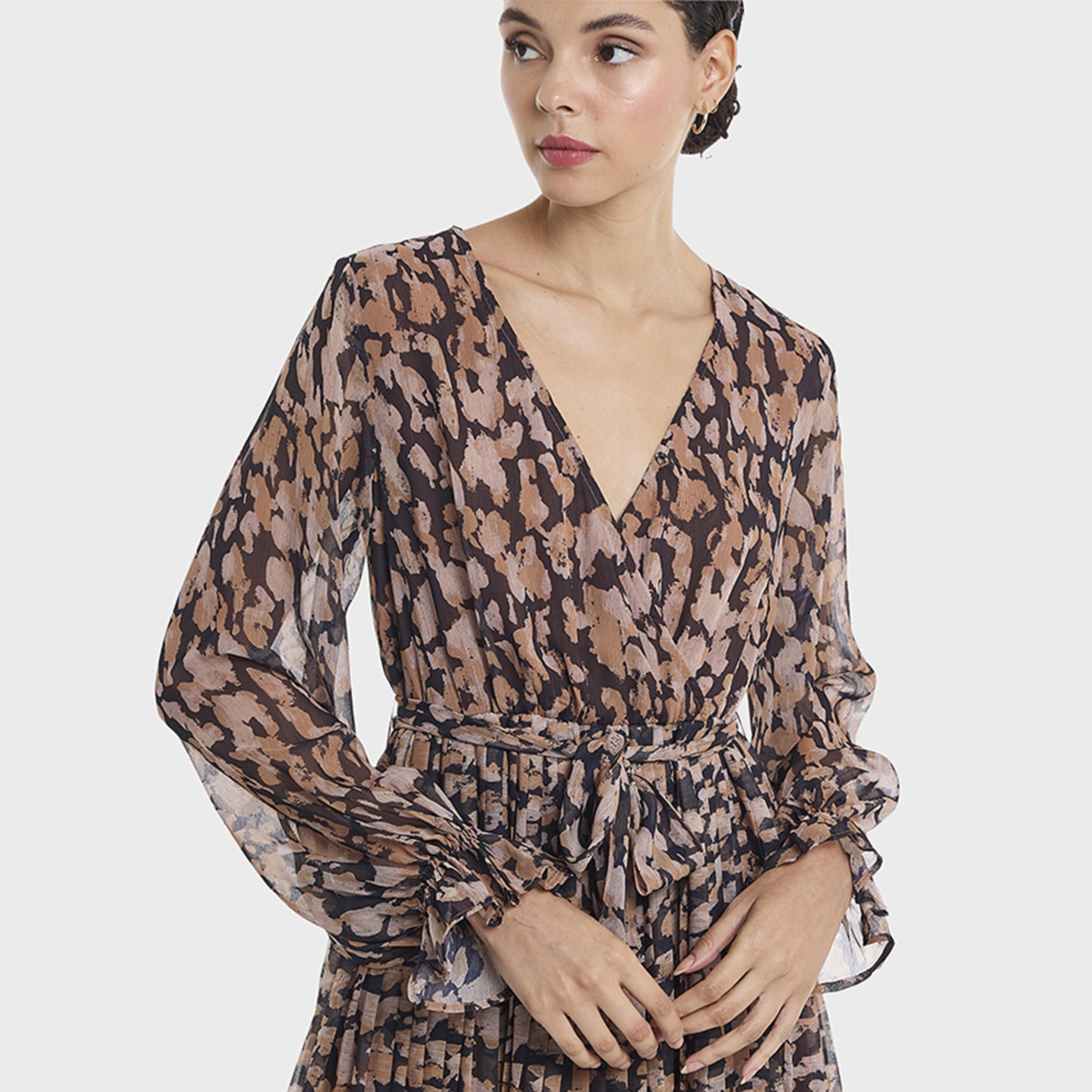 فستان ميدي نسائي بتصميم "لف" وطبعة تجريدية باللون البني من بي سي بي جي-women-clothing-dresses-image-3