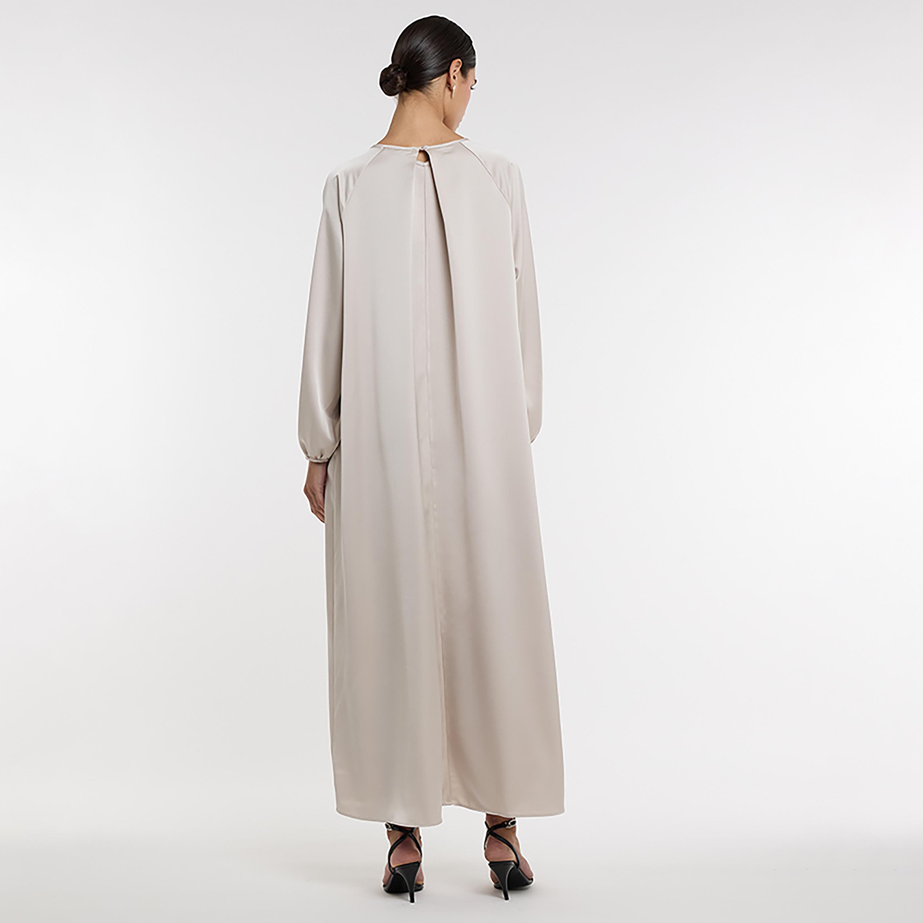 جلابية نسائية بياقة "بلاتيد" بكسرات باللون البيج من بي سي بي جي-women-arabicclothing-jalabiyas-image-2