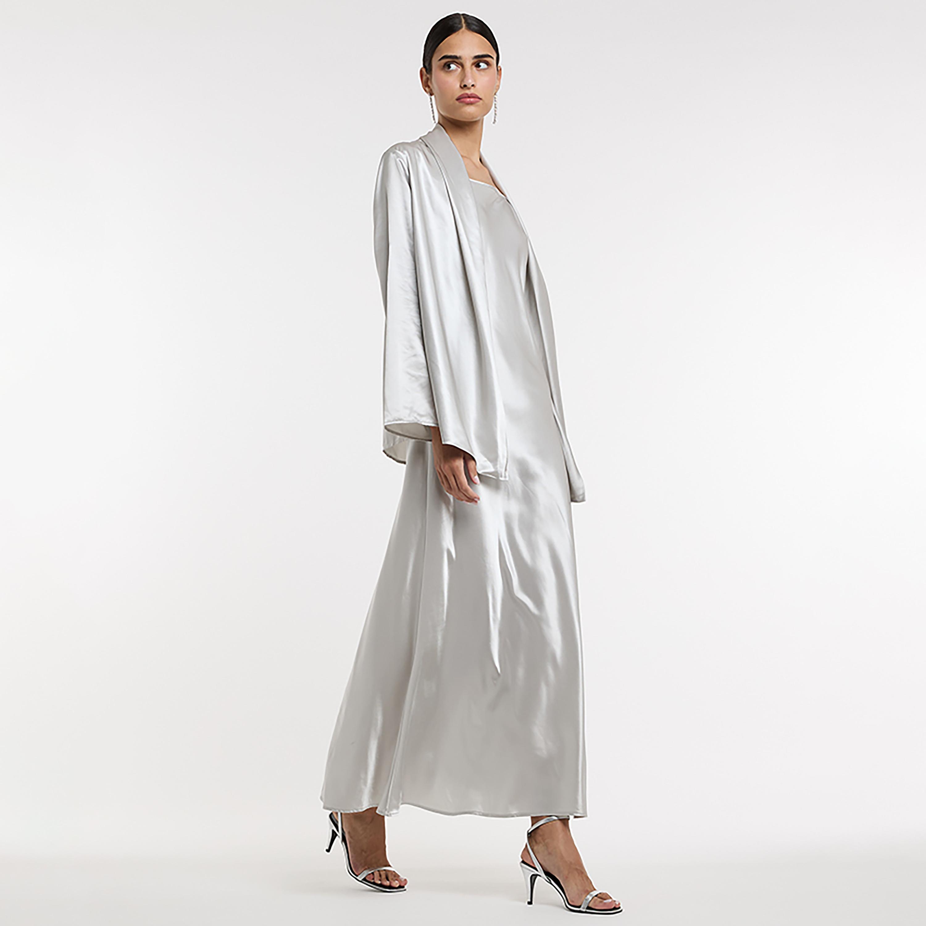 فستان ماكسي ساتان "سليب" مع رداء خارجي مفتوح من الأمام لون فضي من بي سي بي جي-women-clothing-dresses-image-3