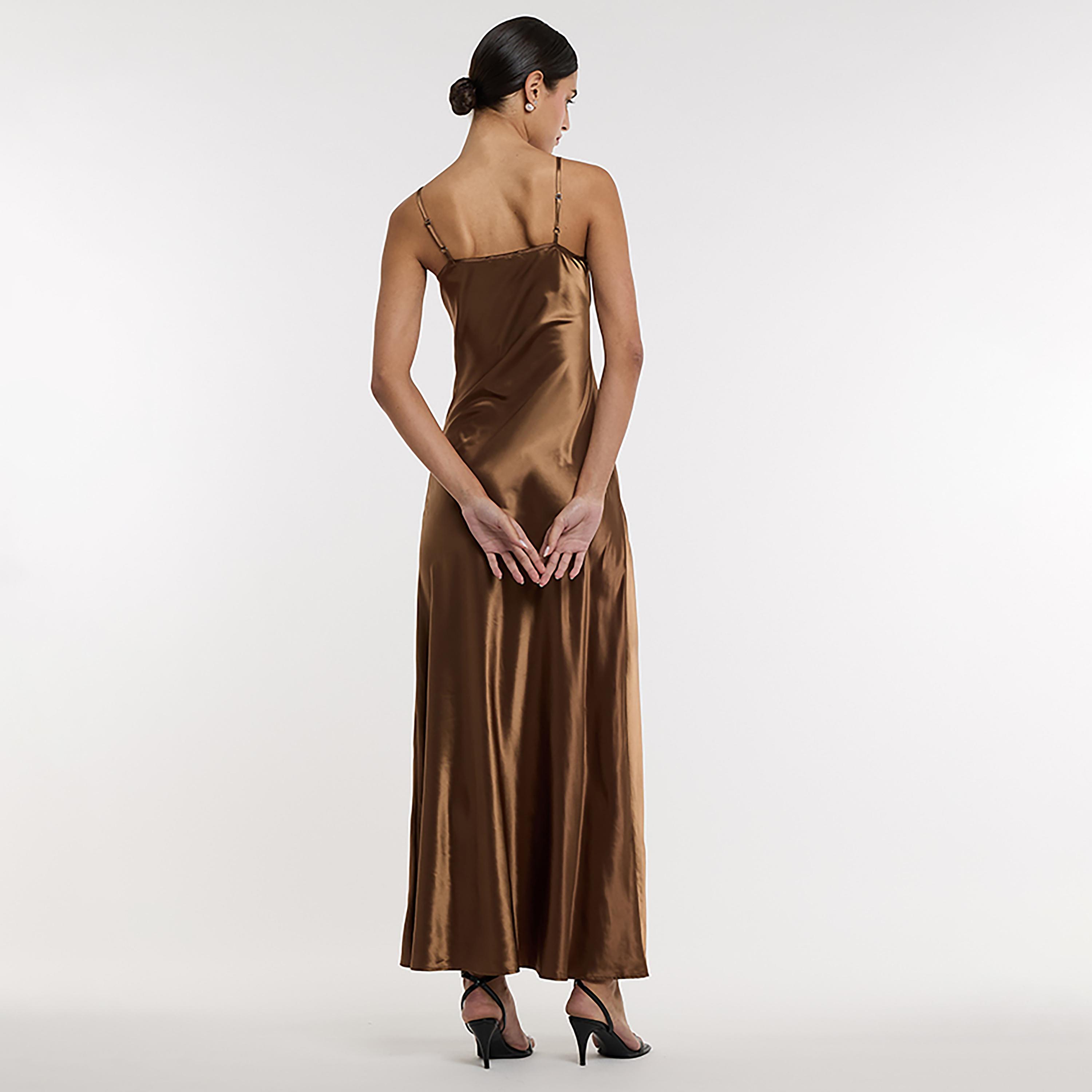 فستان ماكسي ساتان "سليب" مع رداء خارجي مفتوح من الأمام لون بني من بي سي بي جي-women-clothing-dresses-image-3