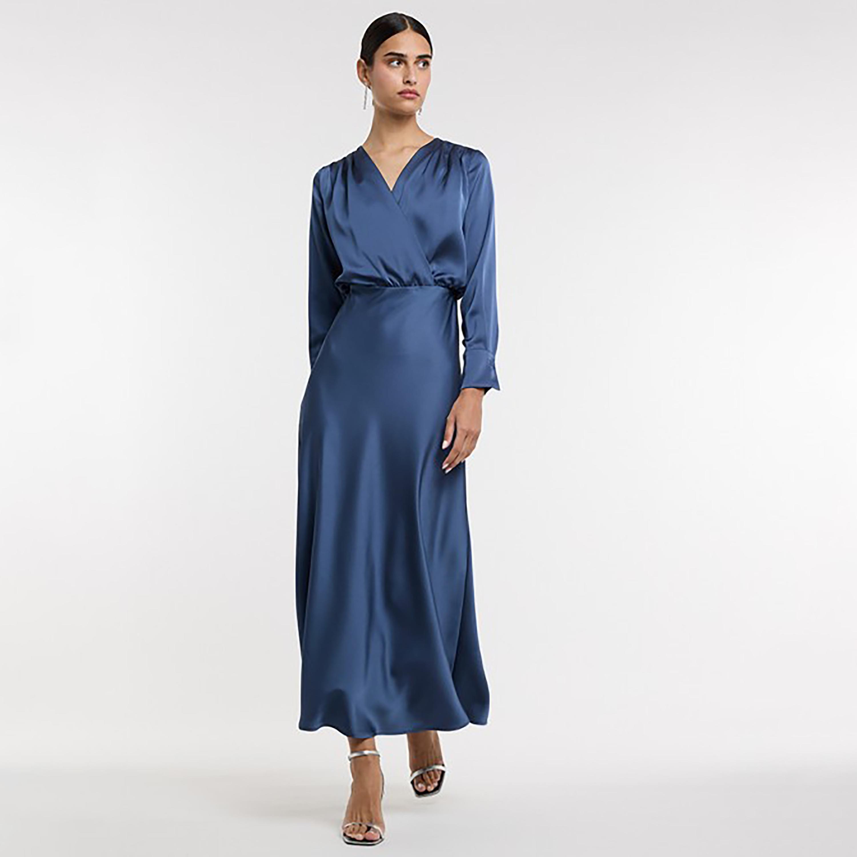 فستان ماكسي ساتان نسائي بتصميم "لف" باللون الأزرق من بي سي بي جي-women-clothing-dresses-image-1