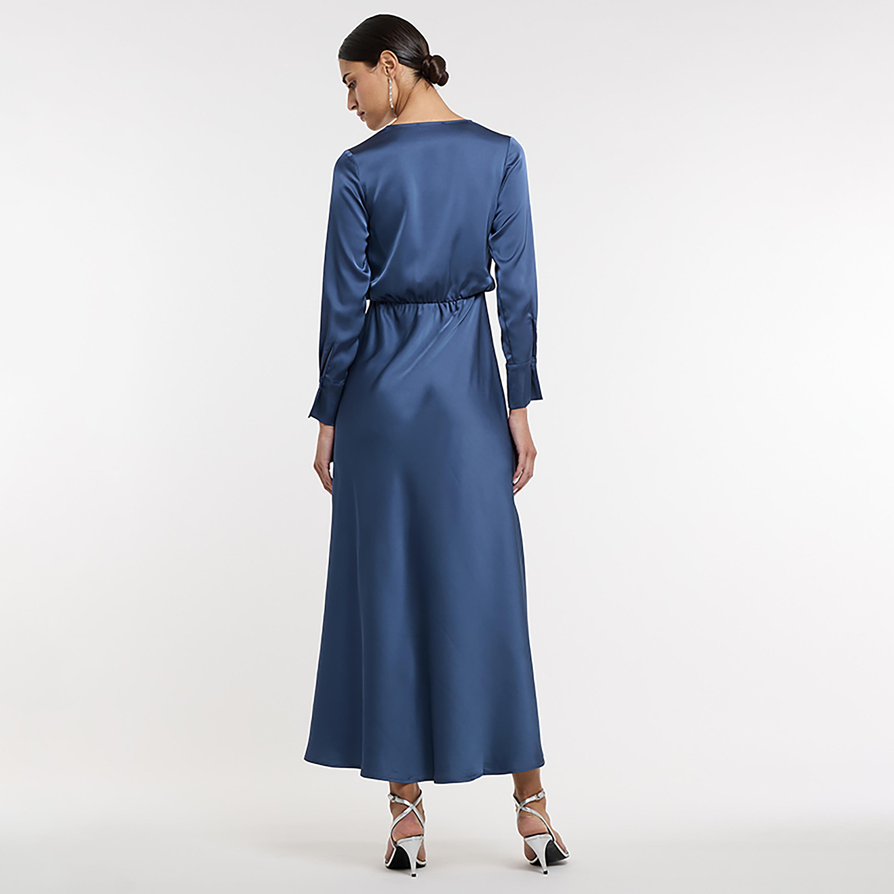 فستان ماكسي ساتان نسائي بتصميم "لف" باللون الأزرق من بي سي بي جي-women-clothing-dresses-image-2