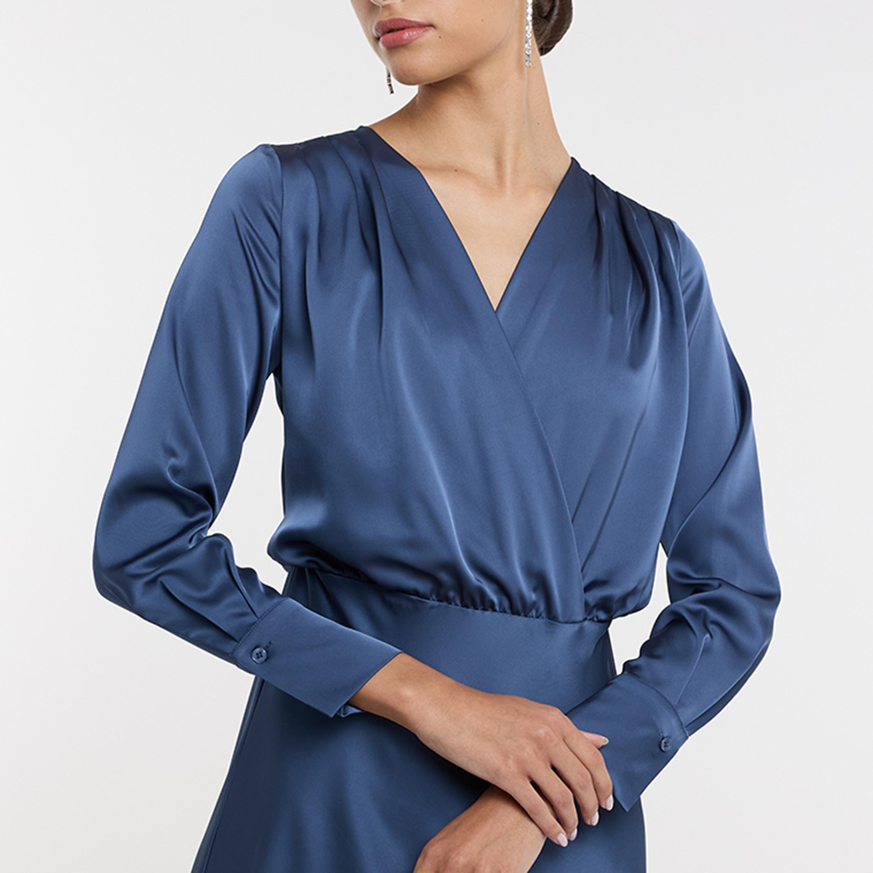 فستان ماكسي ساتان نسائي بتصميم "لف" باللون الأزرق من بي سي بي جي-women-clothing-dresses-image-3