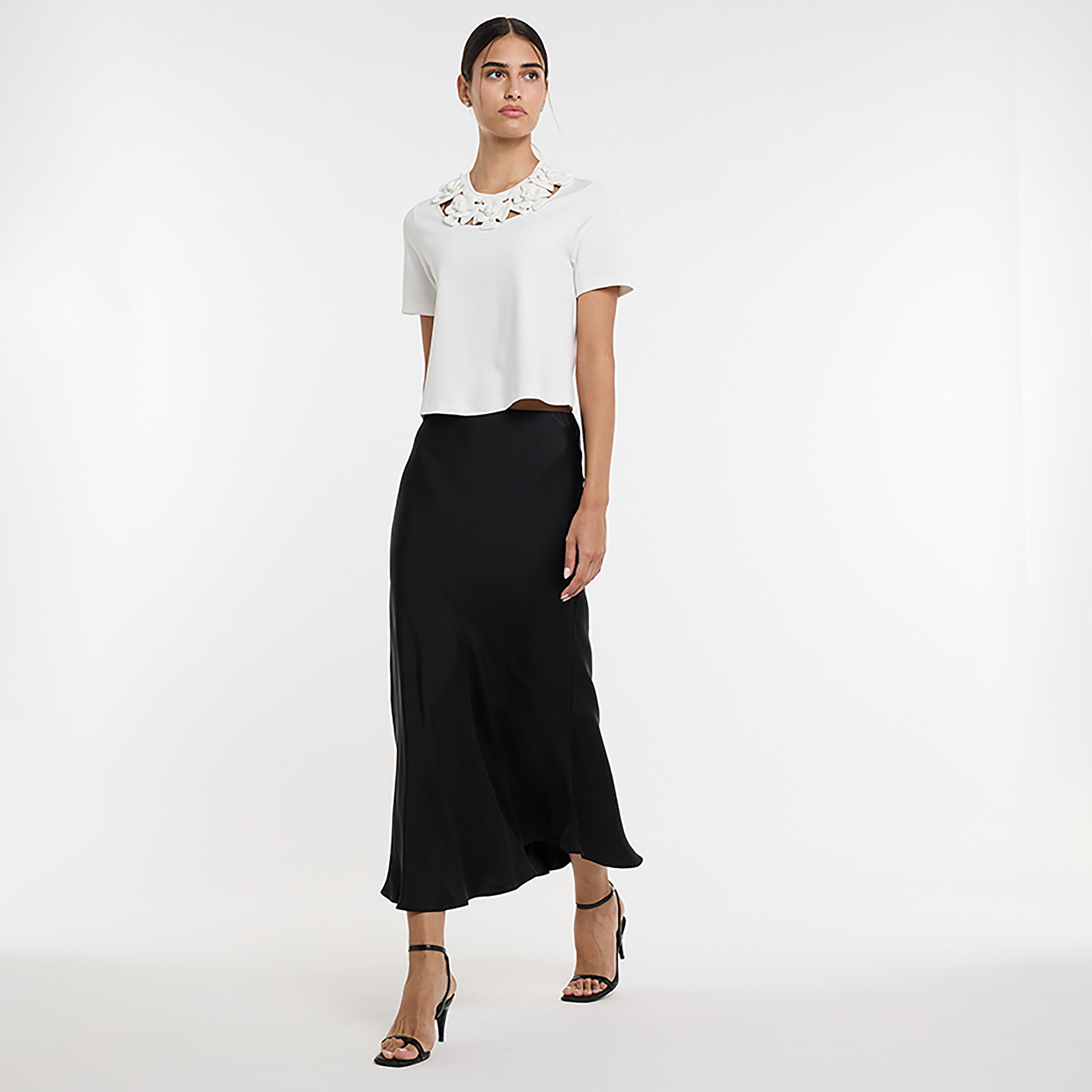 بلوزة نسائية بتفاصيل "أبليكيه" للزهور من بي سي بي جي-women-clothing-shirtsandblouses-blouses-image-2