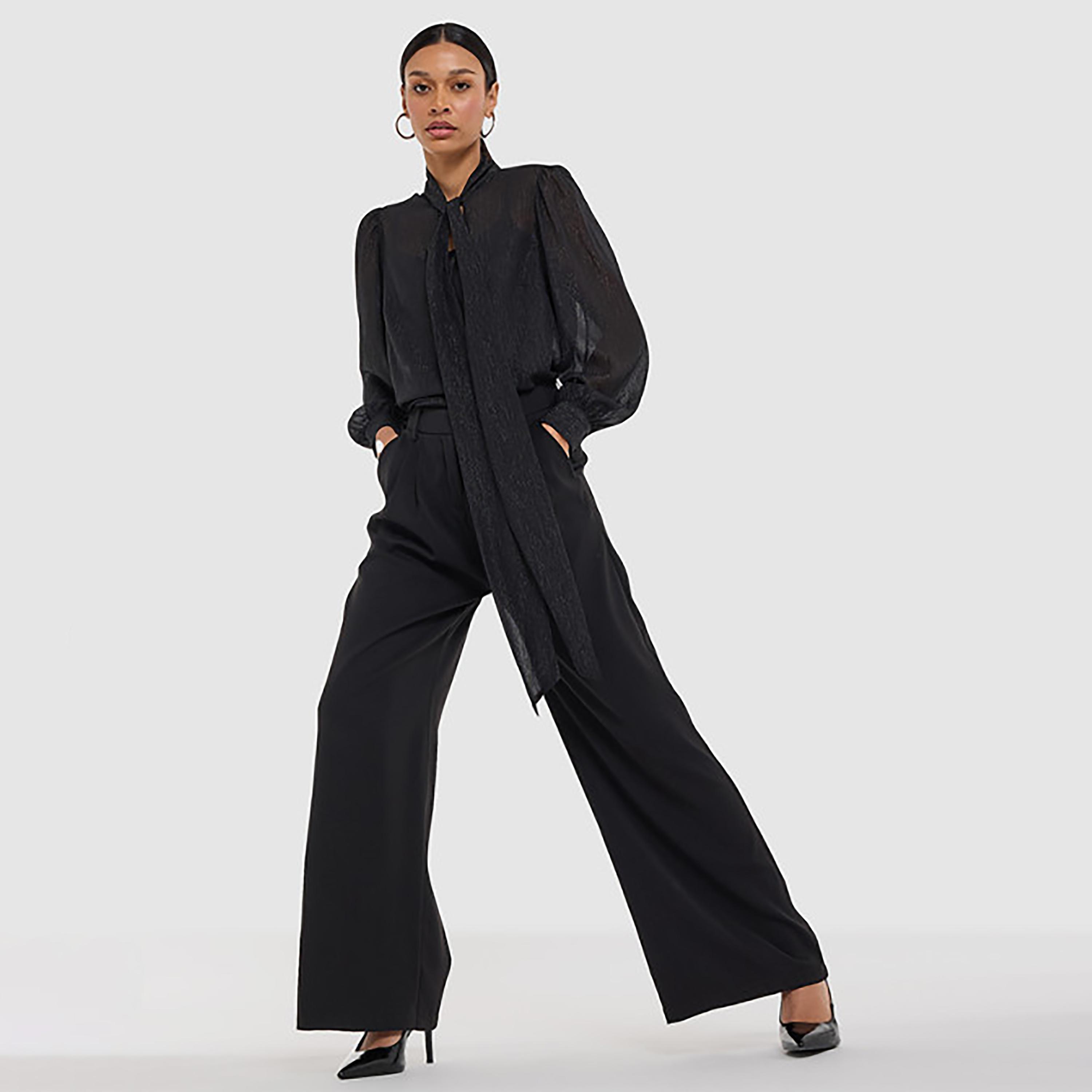 بلوزة نسائية بأكمام "بيشوب" وياقة تربط وقماش لوريكس بارز لون أسود من بي سي بي جي-women-clothing-shirtsandblouses-blouses-image-2