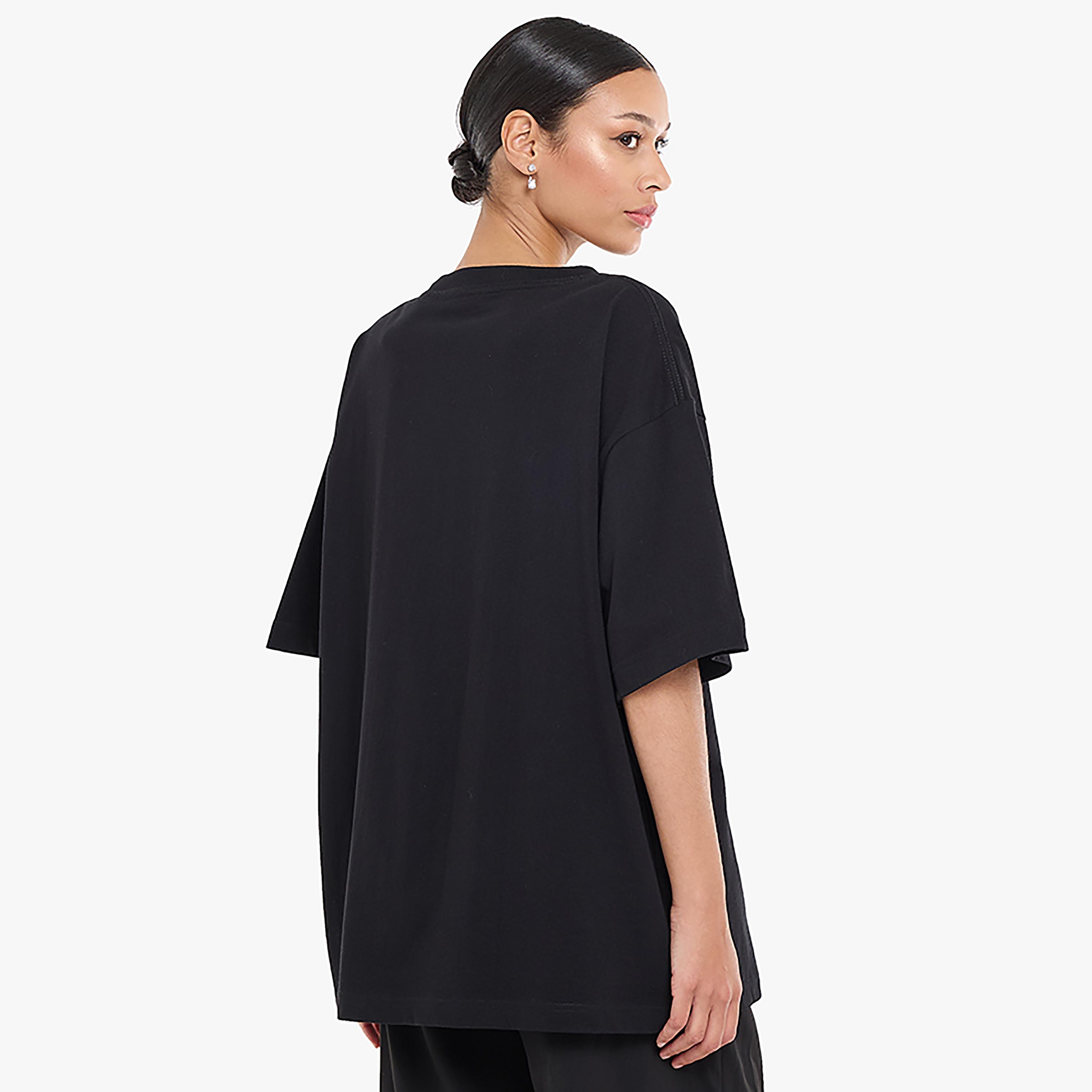 تيشيرت نسائي "أوفرسايز" بشعار مزين من بي سي بي جي-women-clothing-tshirts-image-3