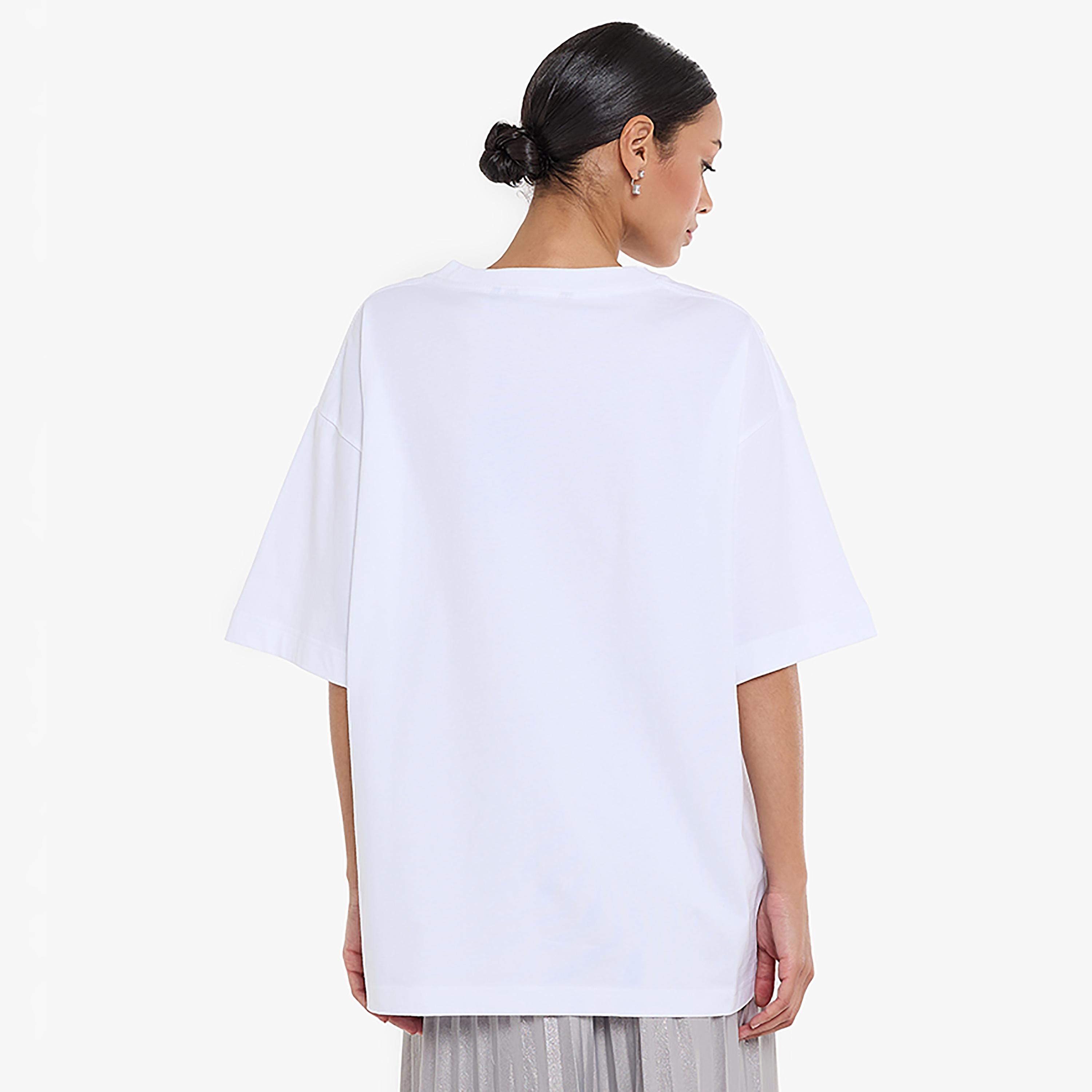 تيشيرت نسائي "أوفرسايز" بشعار مزين من بي سي بي جي-women-clothing-tshirts-image-11