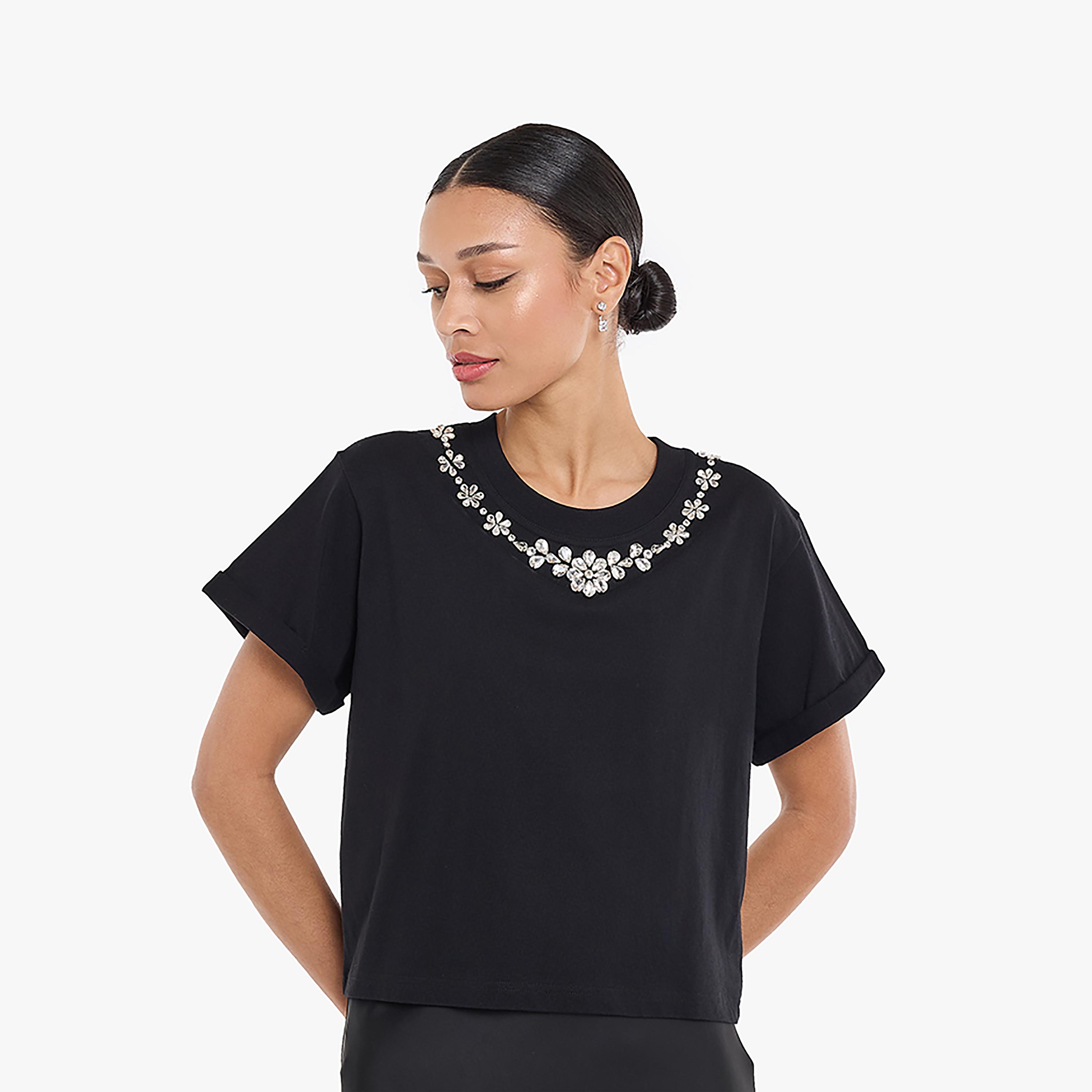 تيشيرت "كروب" نسائي بفتحة رقبة مزينة بأحجار "راينستون" من بي سي بي جي-women-clothing-tshirts-image-1