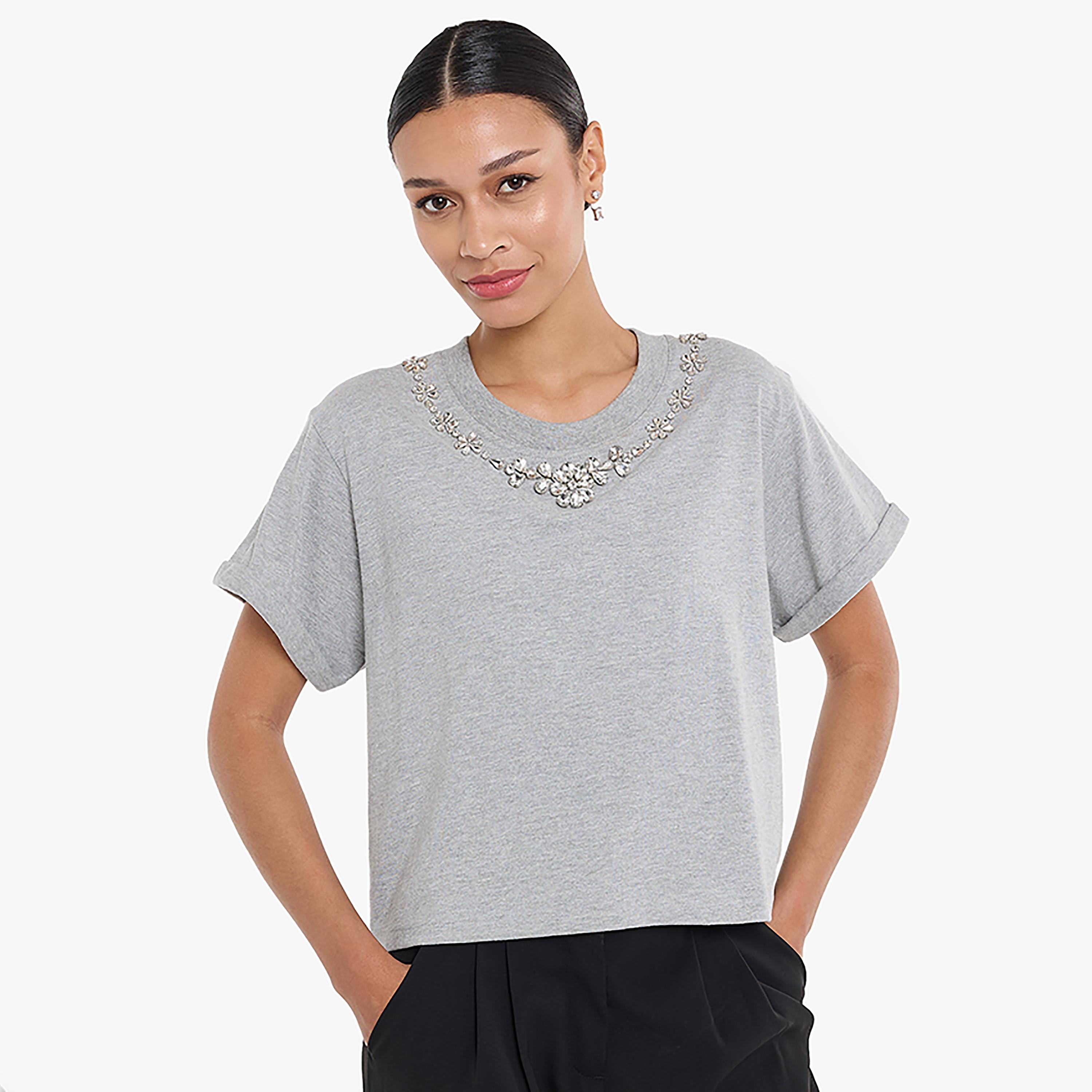 تيشيرت "كروب" نسائي بفتحة رقبة مزينة بأحجار "راينستون" من بي سي بي جي-women-clothing-tshirts-image-5