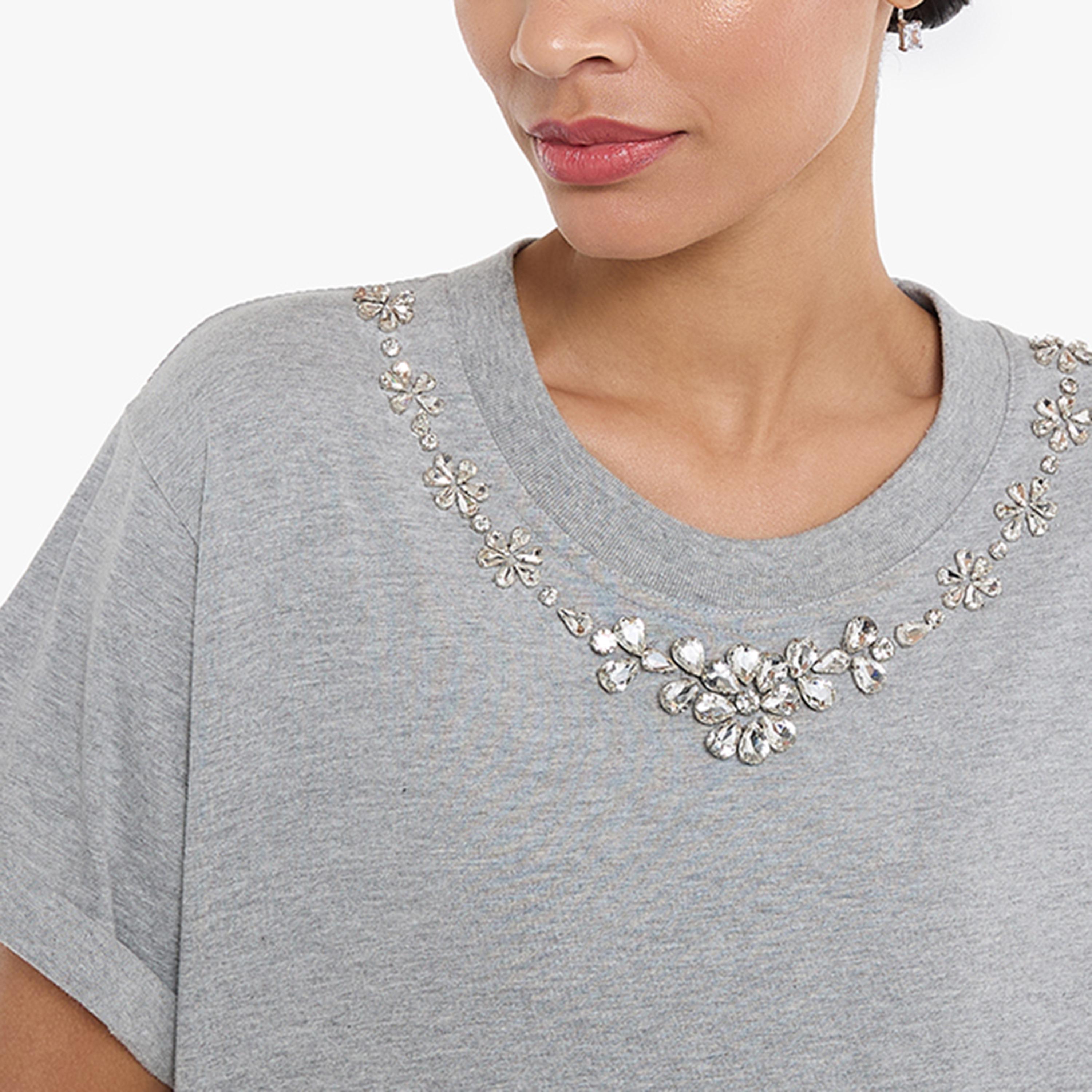 تيشيرت "كروب" نسائي بفتحة رقبة مزينة بأحجار "راينستون" من بي سي بي جي-women-clothing-tshirts-image-8