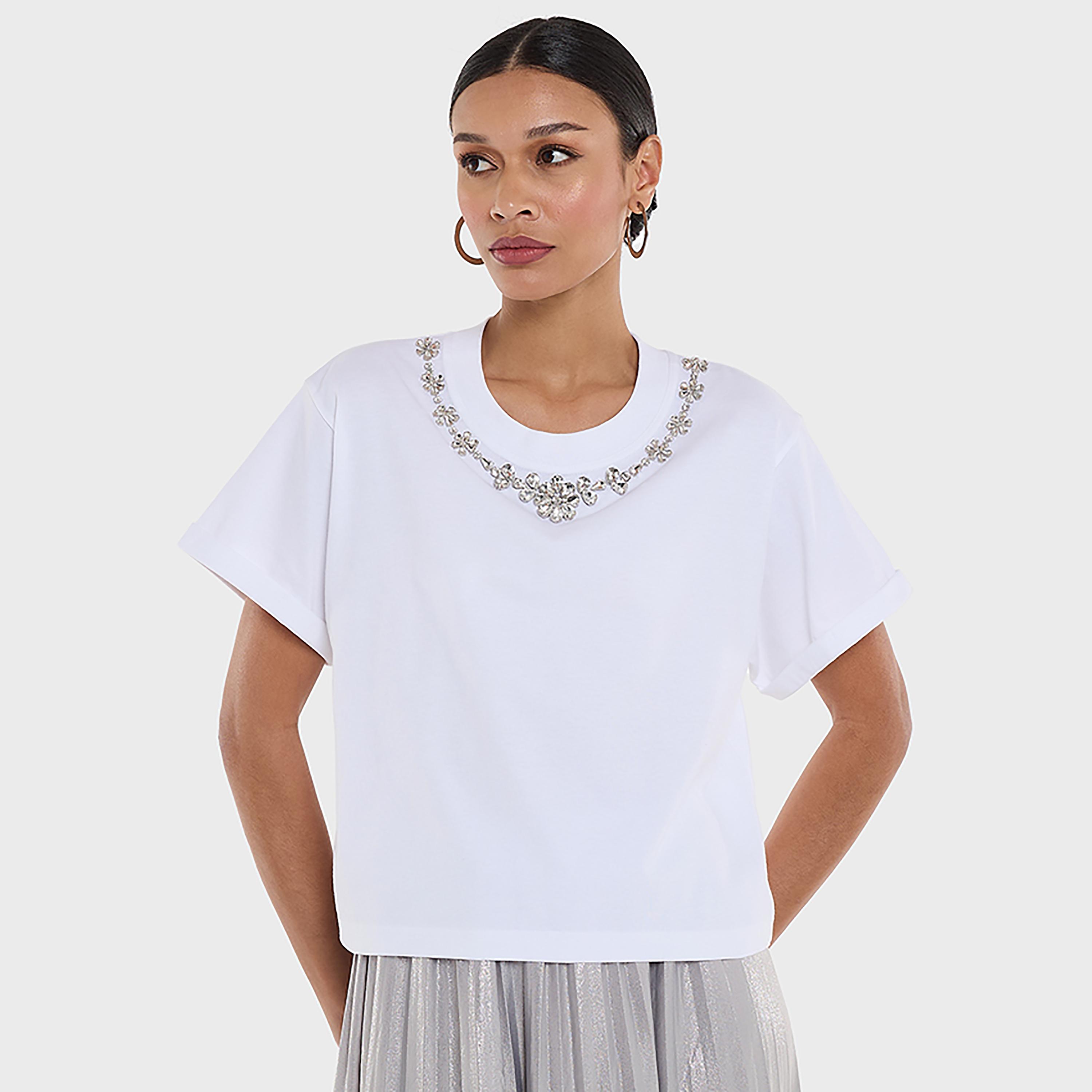 تيشيرت "كروب" نسائي بفتحة رقبة مزينة بأحجار "راينستون" من بي سي بي جي-women-clothing-tshirts-image-9