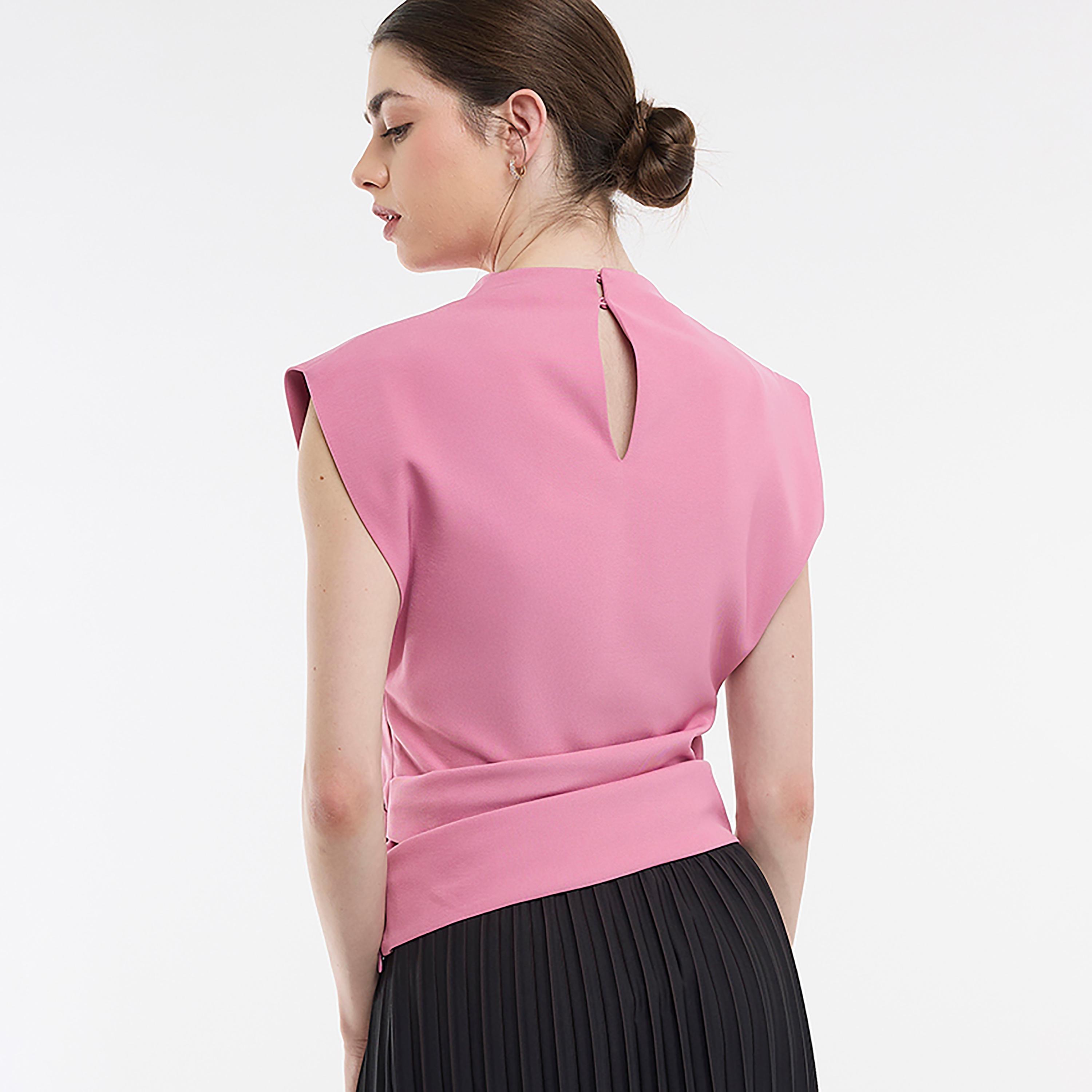 بلوزة نسائية بياقة منسدلة "كاول نيك" لون وردي من بي سي بي جي-women-clothing-shirtsandblouses-blouses-image-3