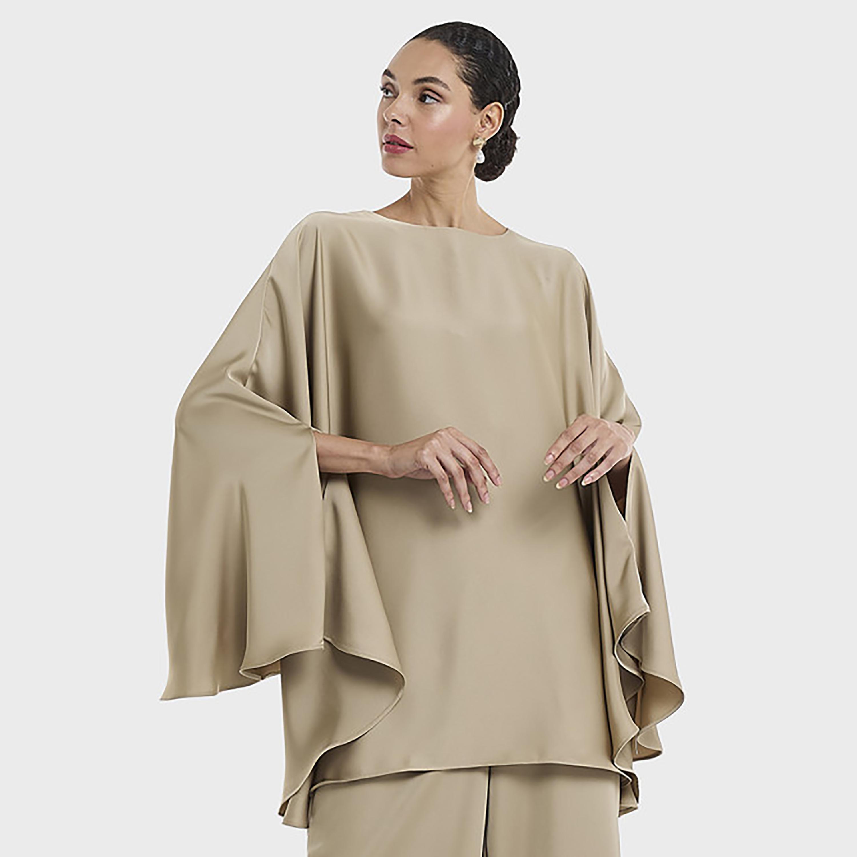 بلوزة ساتان نسائية بياقة "بوت نيك" وأكمام "كيب" من بي سي بي جي-women-clothing-shirtsandblouses-blouses-image-1