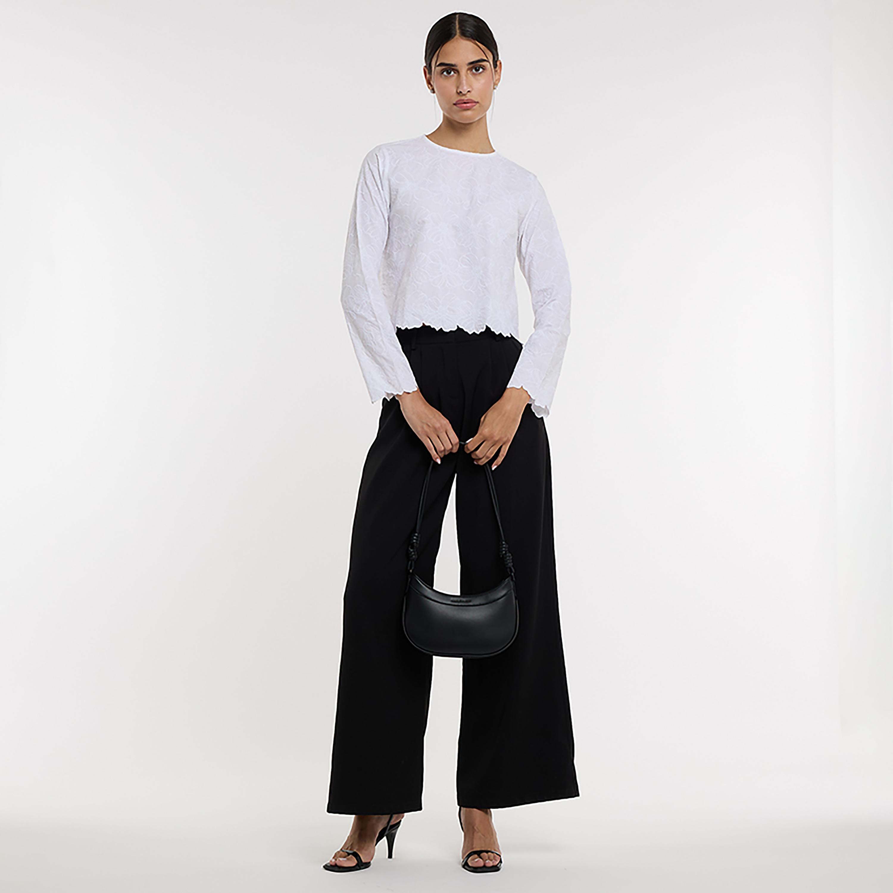 بلوزة نسائية بتطريز زهور لون أبيض من بي سي بي جي-women-clothing-shirtsandblouses-blouses-image-2