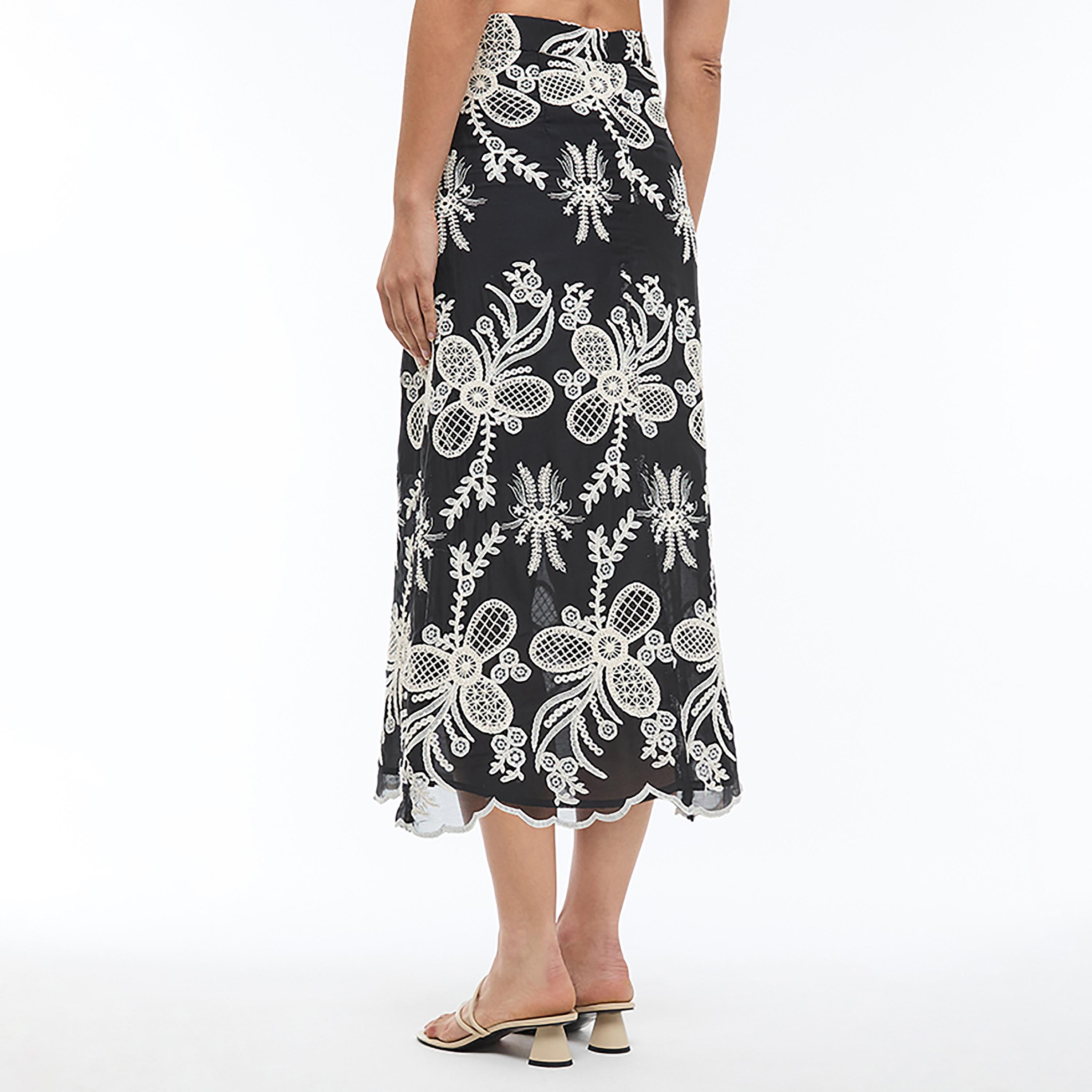 تنورة نسائية بتصميم "إيه لاين" وتطريز زهور لون أسود من بي سي بي جي-women-clothing-bottoms-skirts-image-4