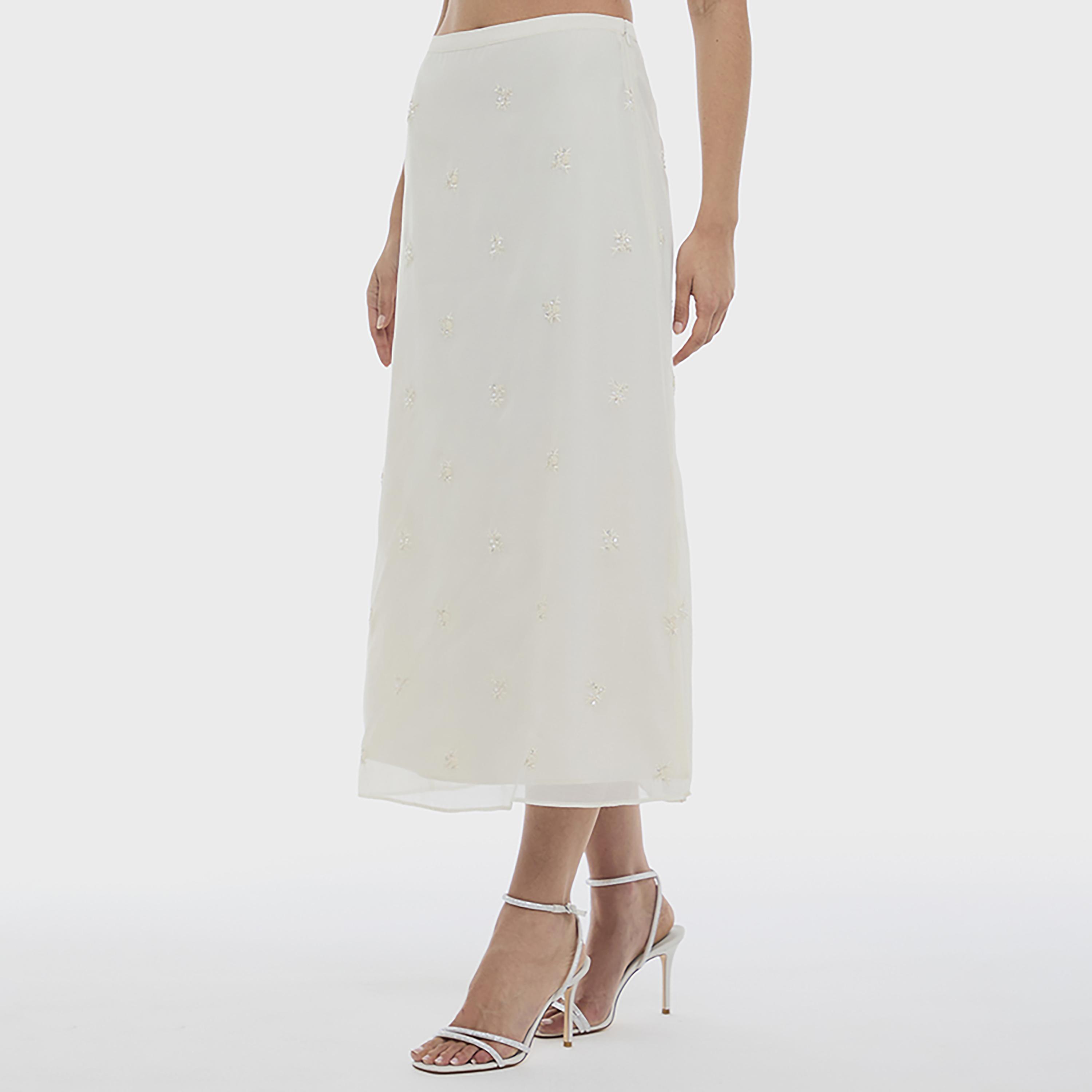 تنورة ميدي نسائية مطرزة بالخيوط والترتر بلون أبيض من بي سي بي جي-women-clothing-bottoms-skirts-image-3