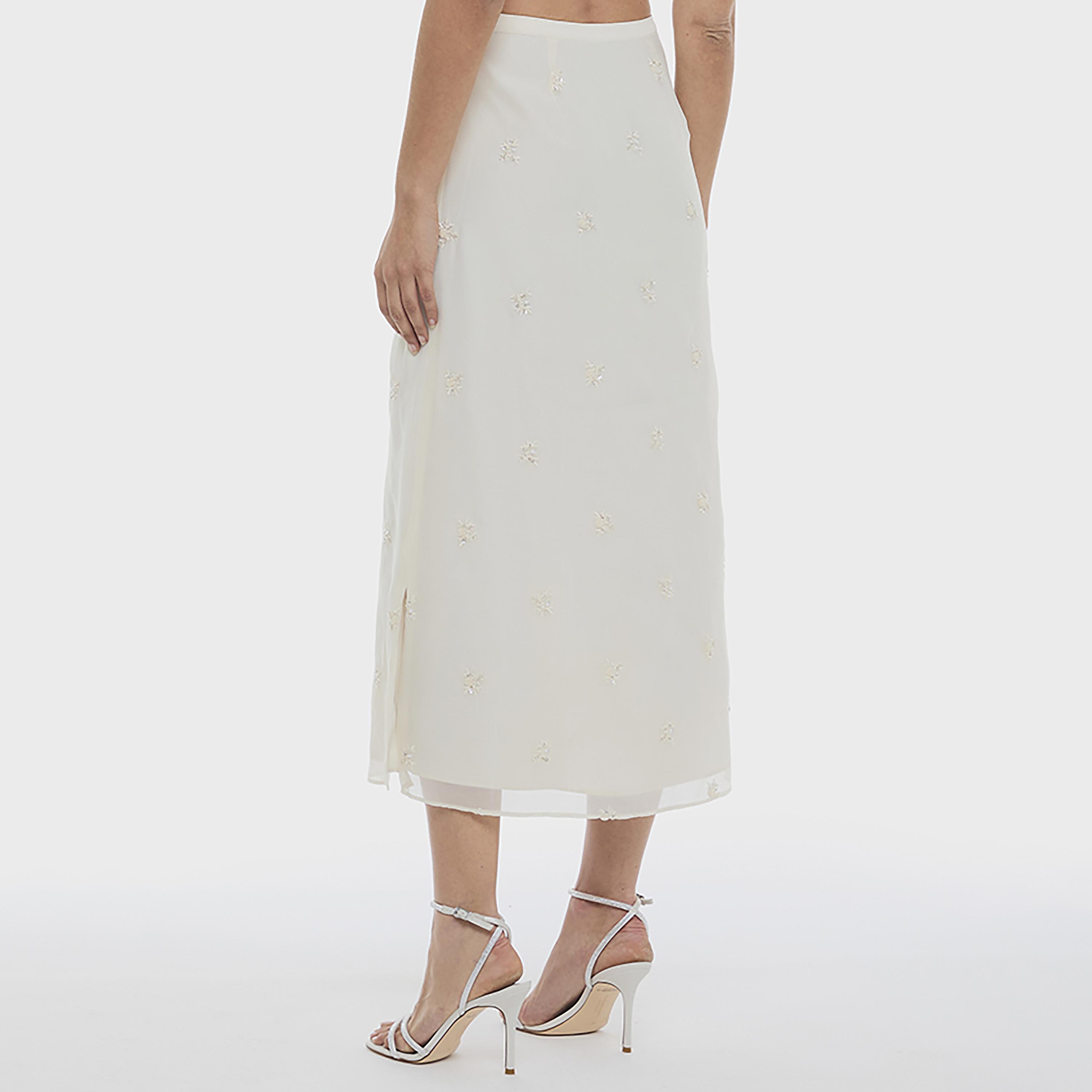 تنورة ميدي نسائية مطرزة بالخيوط والترتر بلون أبيض من بي سي بي جي-women-clothing-bottoms-skirts-image-4
