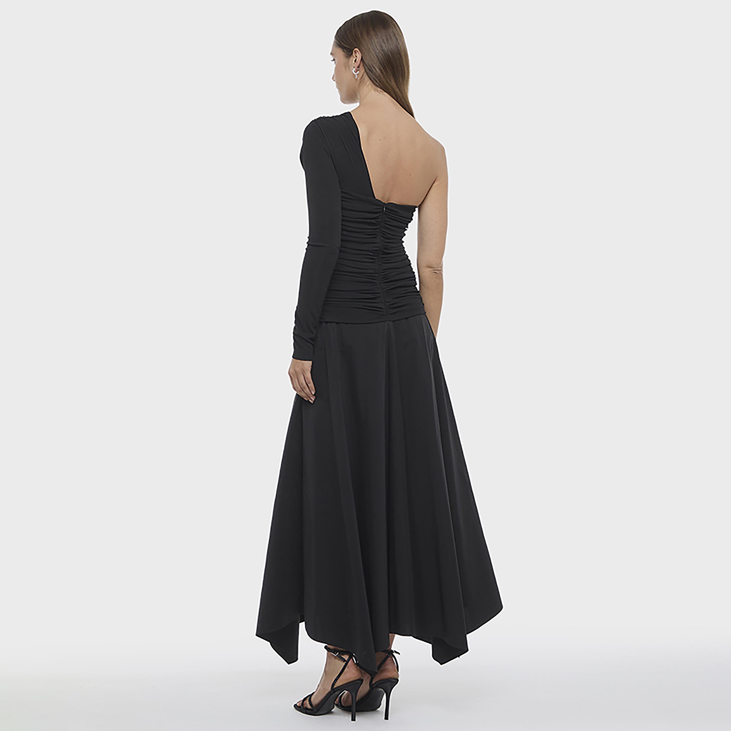 فستان ماكسي نسائي بكتف واحد وتصميم "روشد" بزمزمة غير متماثل لون أسود من بي سي بي جي-women-clothing-dresses-image-3