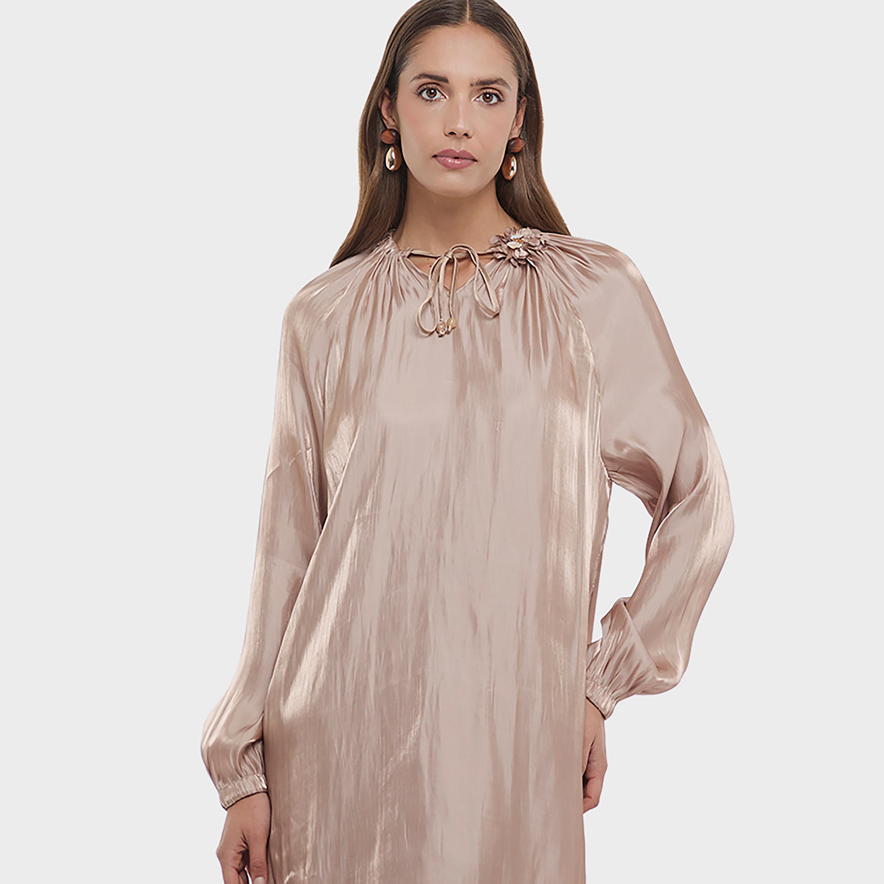 فستان ميدي نسائي بخصر منخفض وأكمام "بيشوب" وياقة تربط لون بني من بي سي بي جي-women-clothing-dresses-image-4