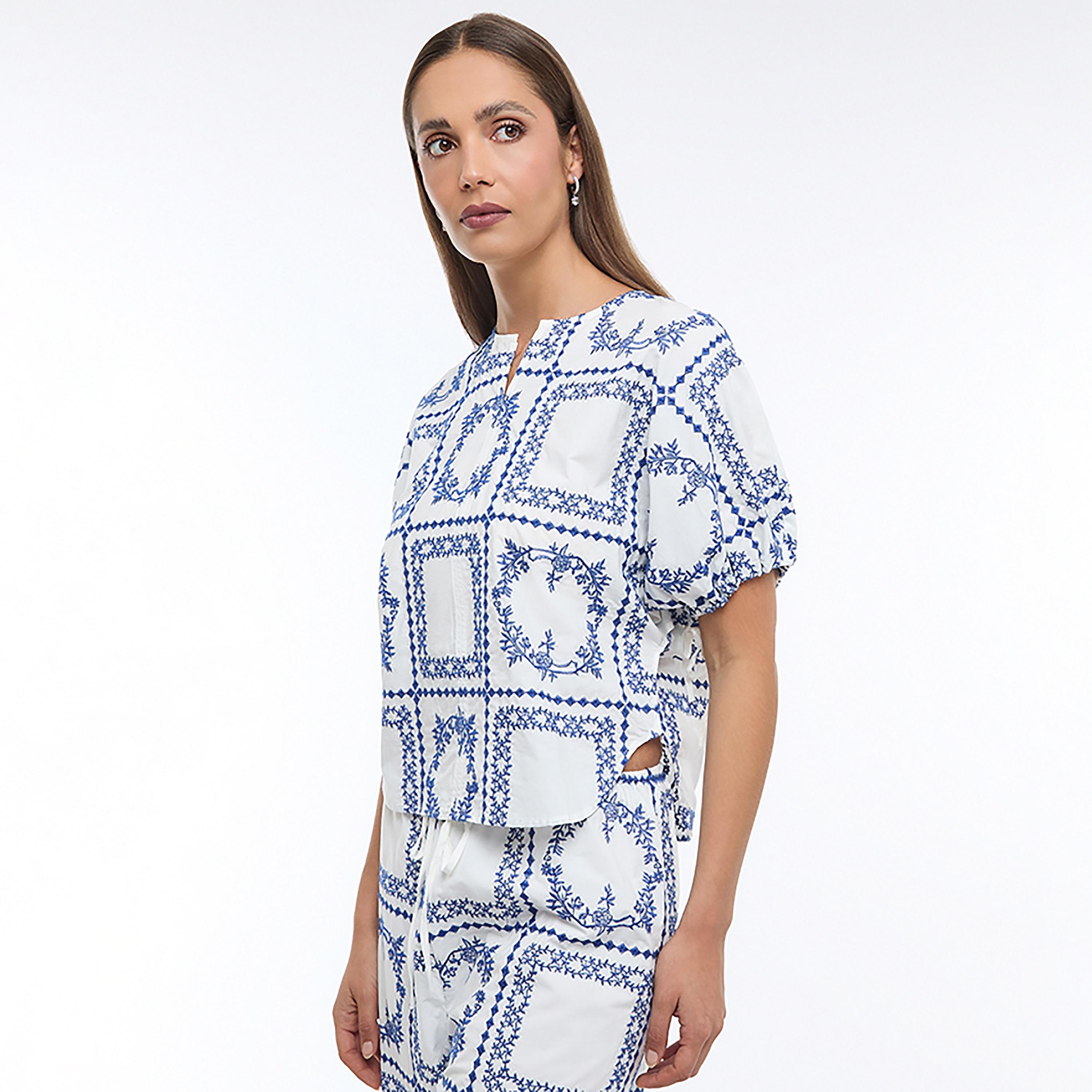 بلوزة نسائية بأكمام منفوخة وتطريز زهور لون أبيض من بي سي بي جي-women-clothing-shirtsandblouses-blouses-image-3