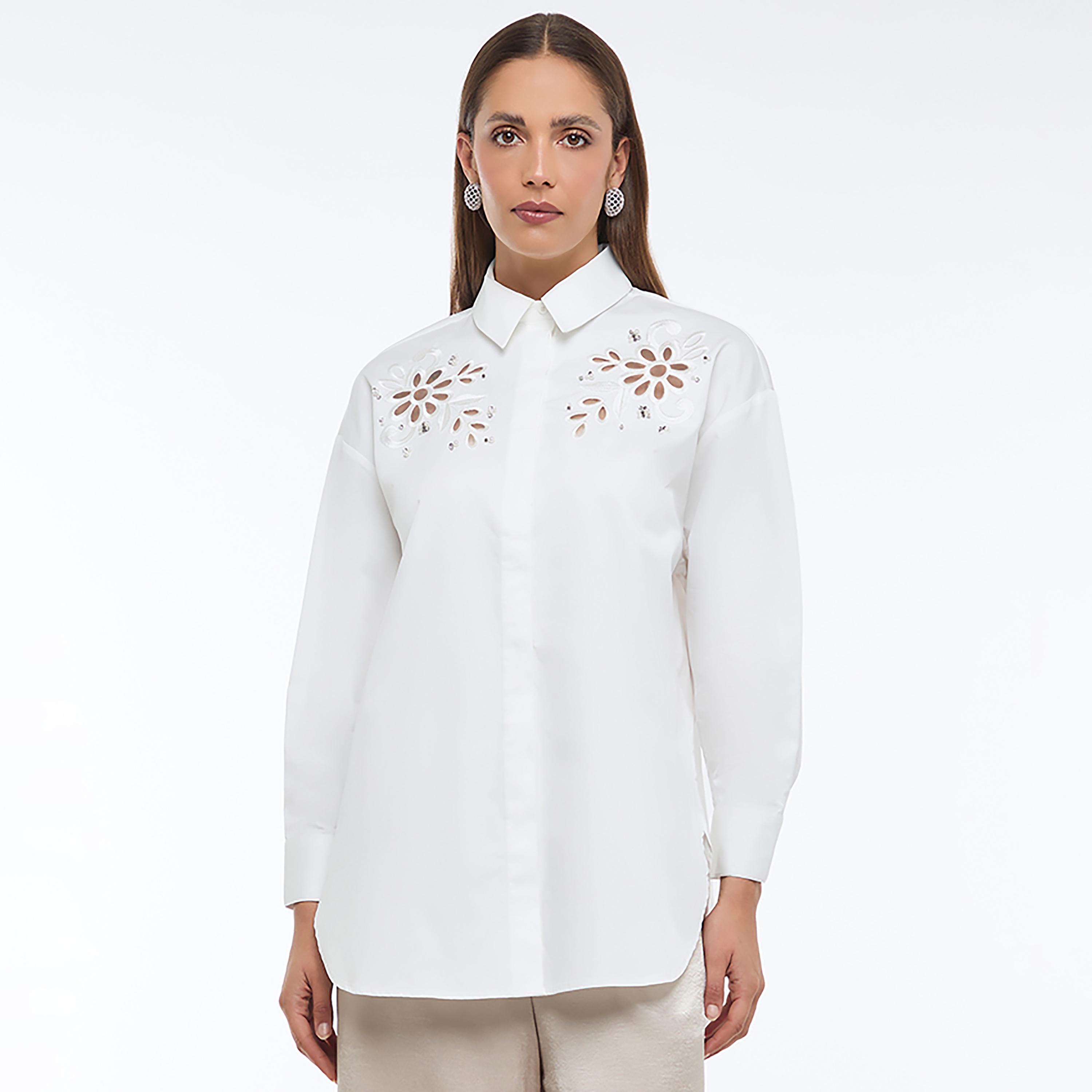 قميص نسائي بتطريز زهور لون أبيض من بي سي بي جي-women-clothing-shirtsandblouses-shirts-image-1