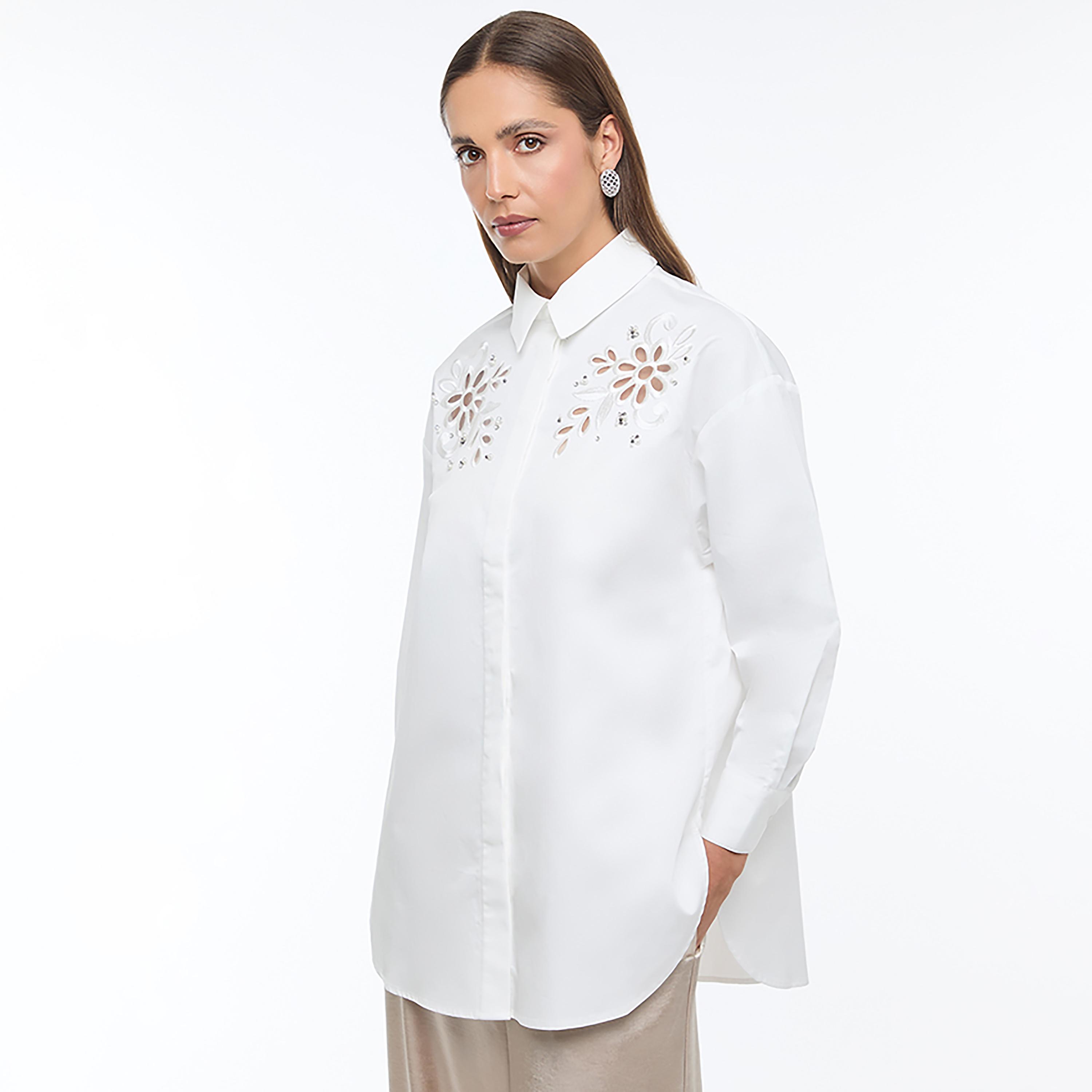 قميص نسائي بتطريز زهور لون أبيض من بي سي بي جي-women-clothing-shirtsandblouses-shirts-image-3