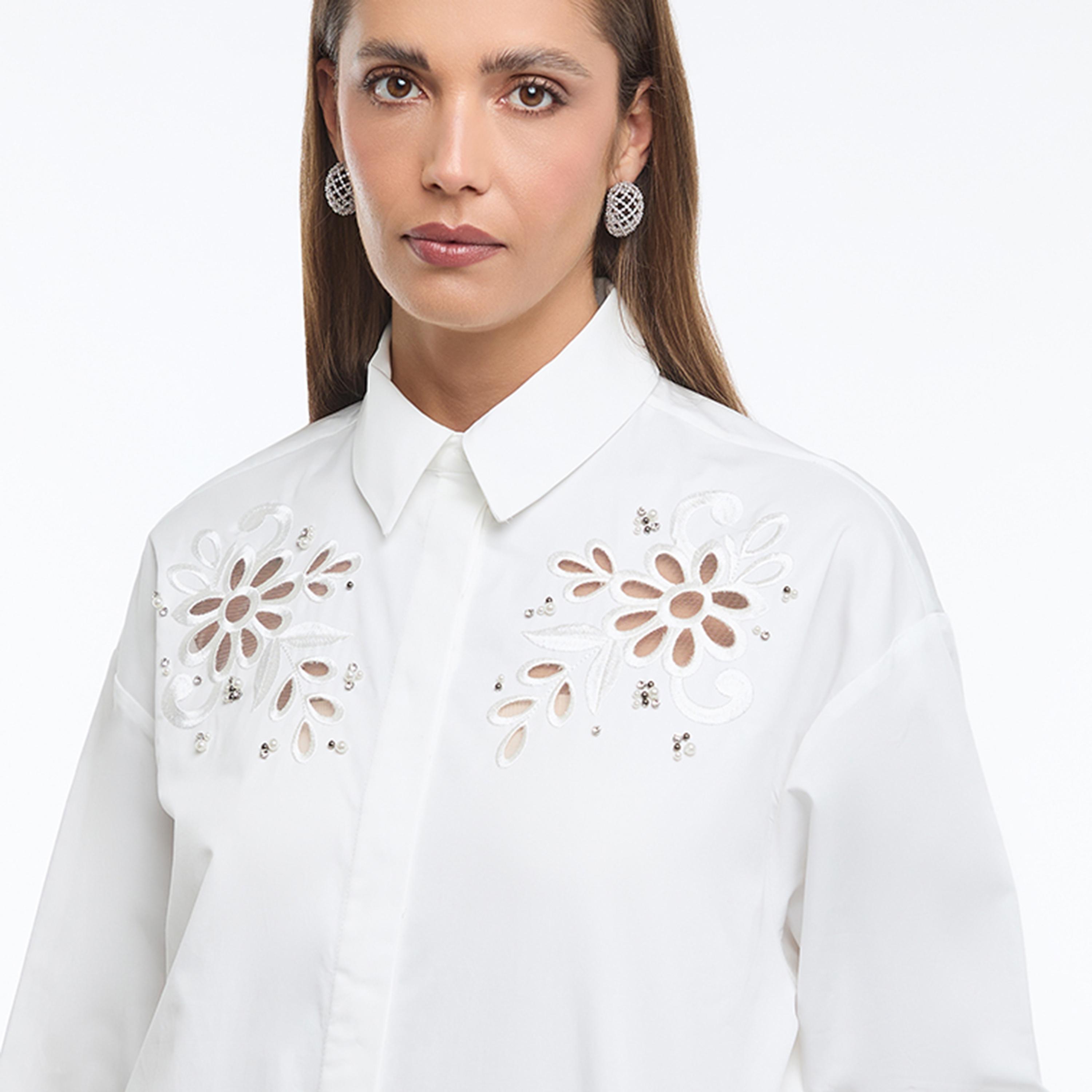 قميص نسائي بتطريز زهور لون أبيض من بي سي بي جي-women-clothing-shirtsandblouses-shirts-image-5