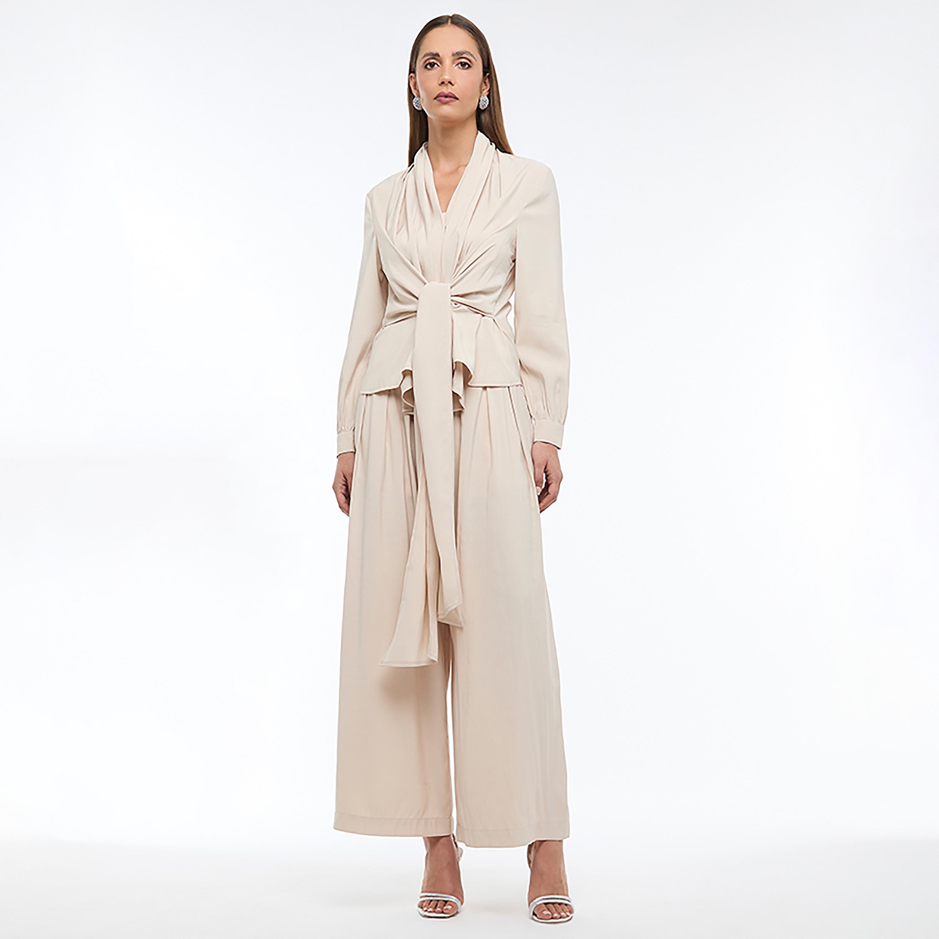 بلوزة نسائية بأكمام بأساور وياقة شال قماش كوبرو لون بيج من بي سي بي جي-women-clothing-shirtsandblouses-blouses-image-2