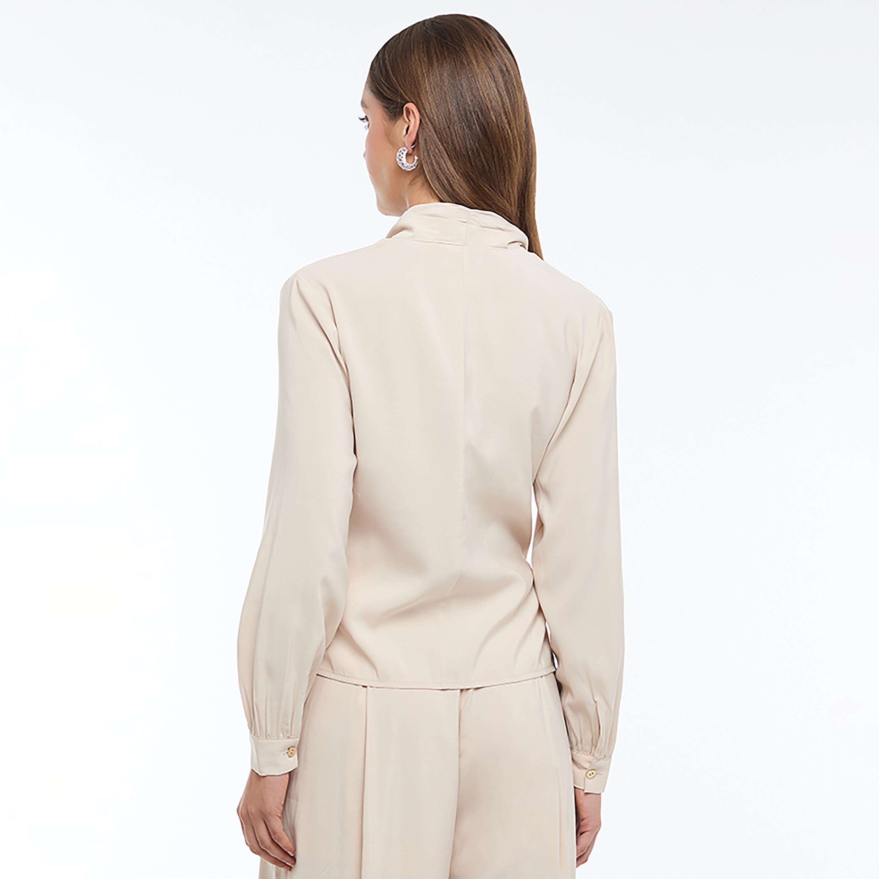 بلوزة نسائية بأكمام بأساور وياقة شال قماش كوبرو لون بيج من بي سي بي جي-women-clothing-shirtsandblouses-blouses-image-4
