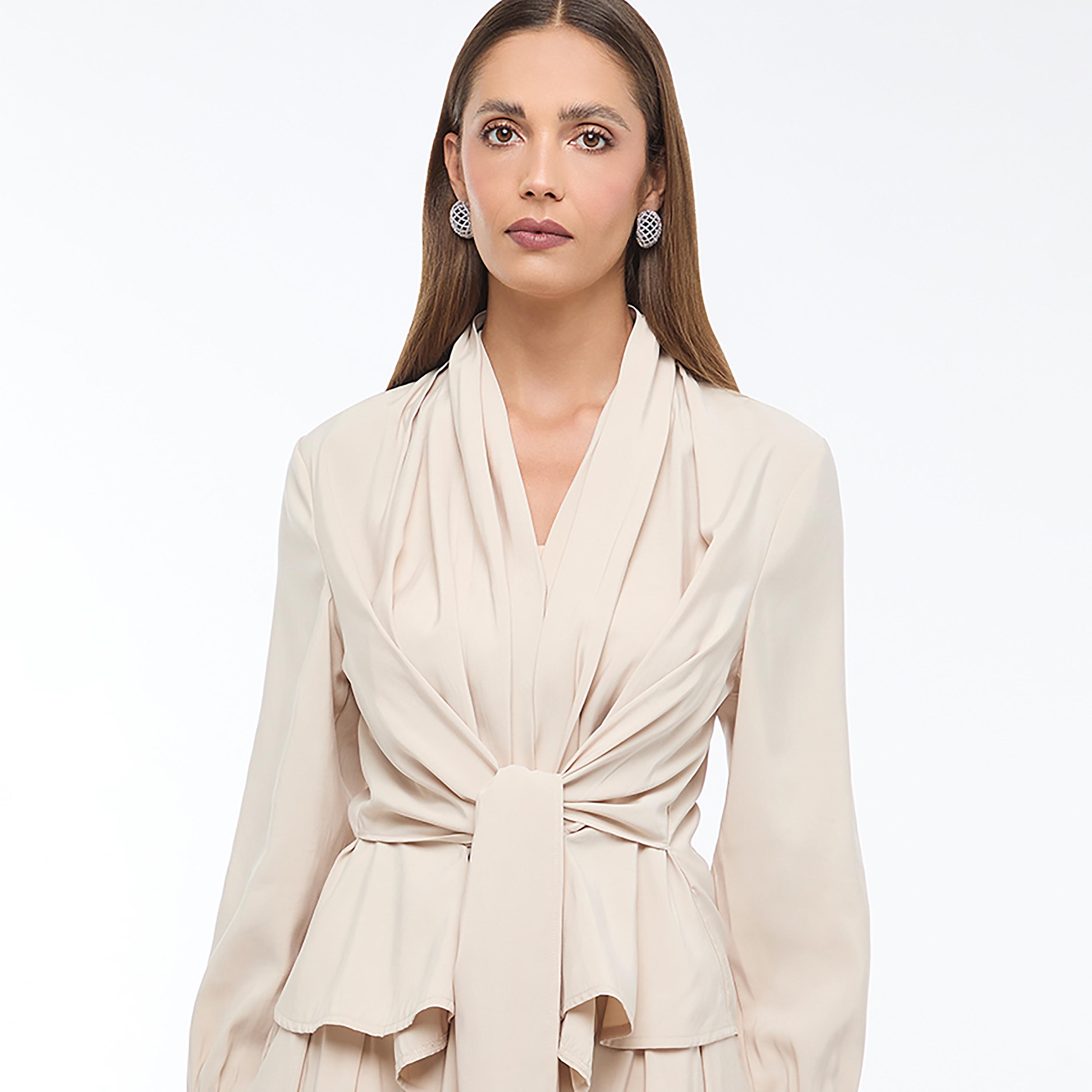 بلوزة نسائية بأكمام بأساور وياقة شال قماش كوبرو لون بيج من بي سي بي جي-women-clothing-shirtsandblouses-blouses-image-5