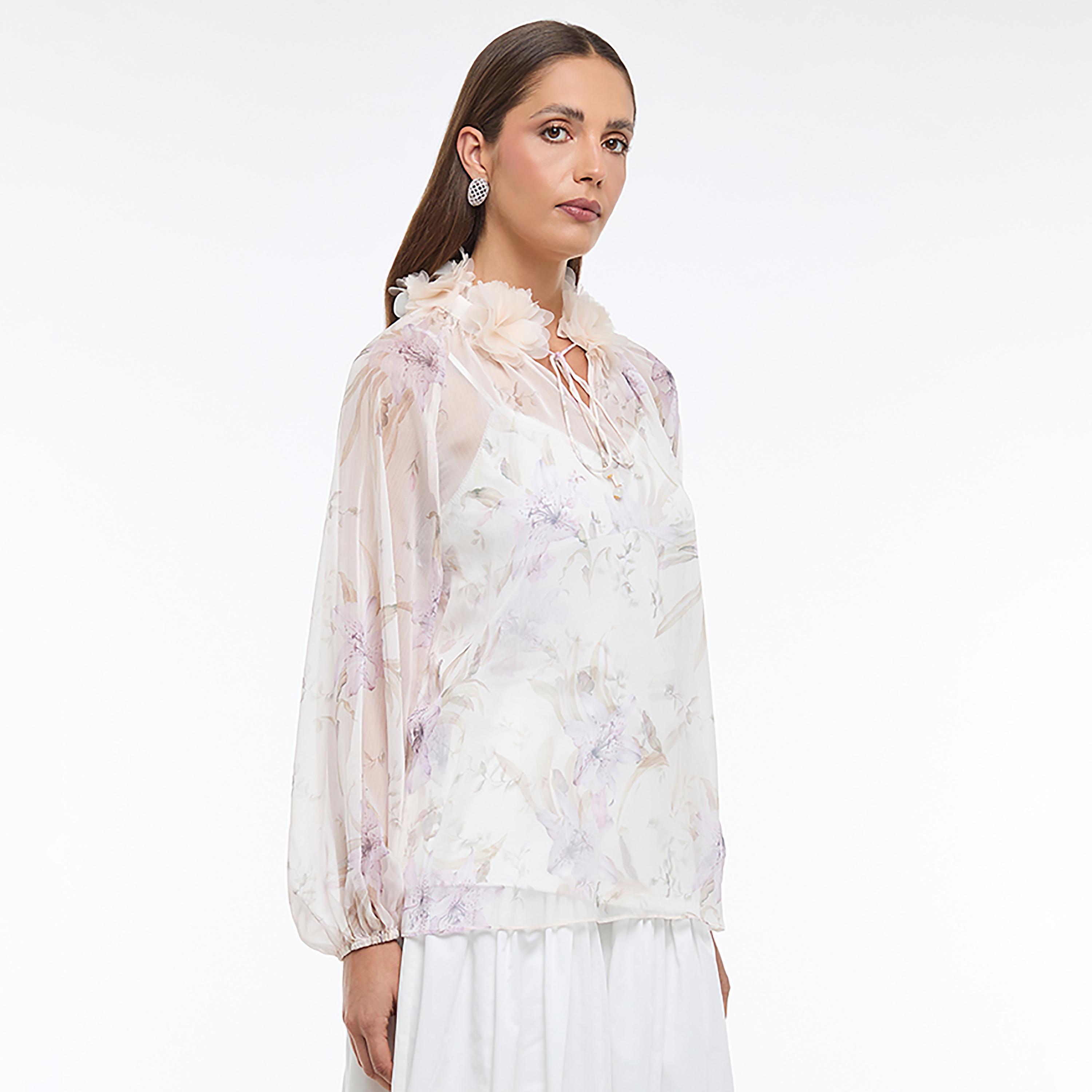 بلوزة نسائية منسوجة بأكمام بالون وياقة تربط وطبعة زهور لون أبيض من بي سي بي جي-women-clothing-shirtsandblouses-blouses-image-3