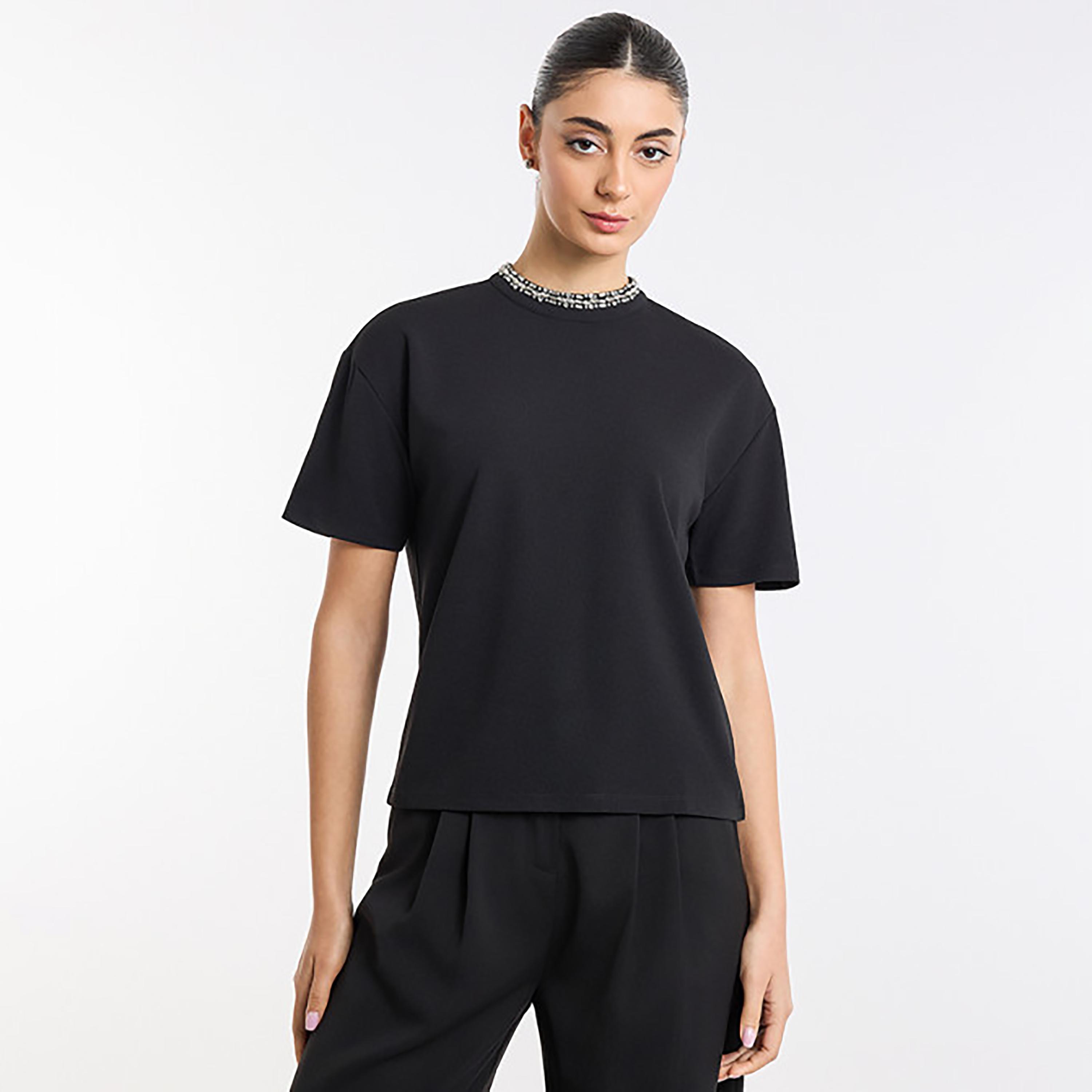 بلوزة نسائية بياقة مستديرة "كرو نيك" مزينة بالتطريز بلون أسود من بي سي بي جي-women-clothing-shirtsandblouses-blouses-image-5