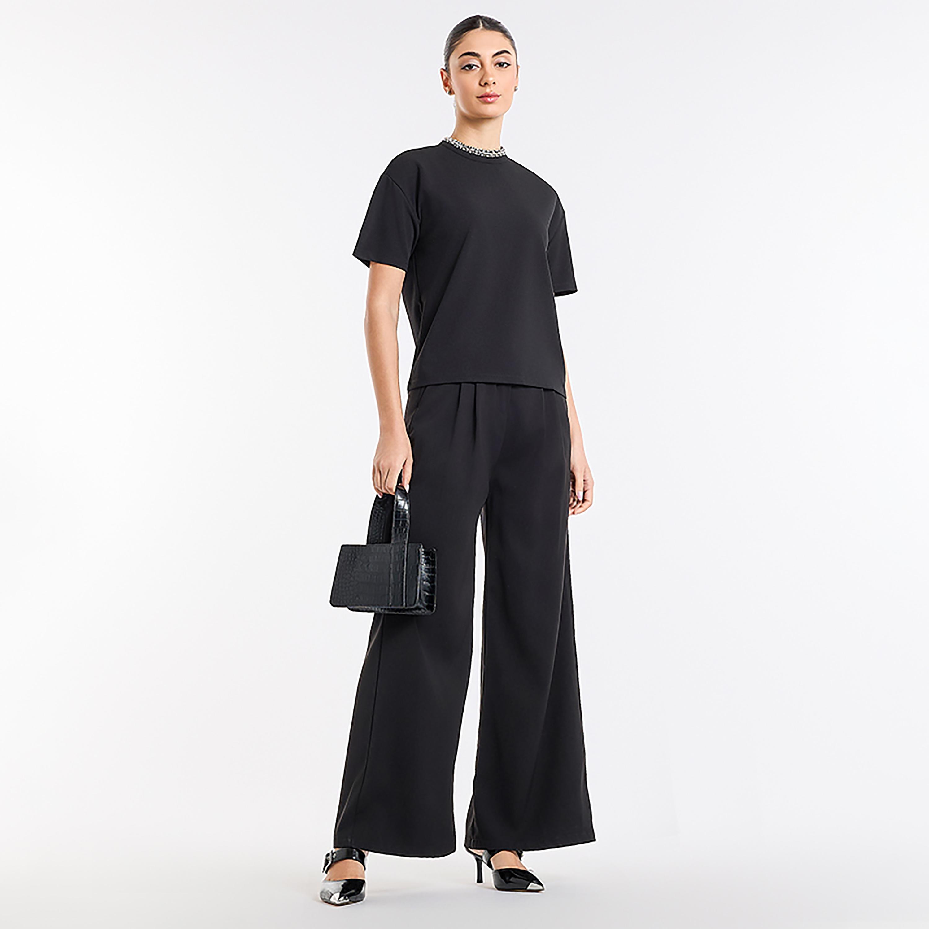 بلوزة نسائية بياقة مستديرة "كرو نيك" مزينة بالتطريز بلون أسود من بي سي بي جي-women-clothing-shirtsandblouses-blouses-image-4