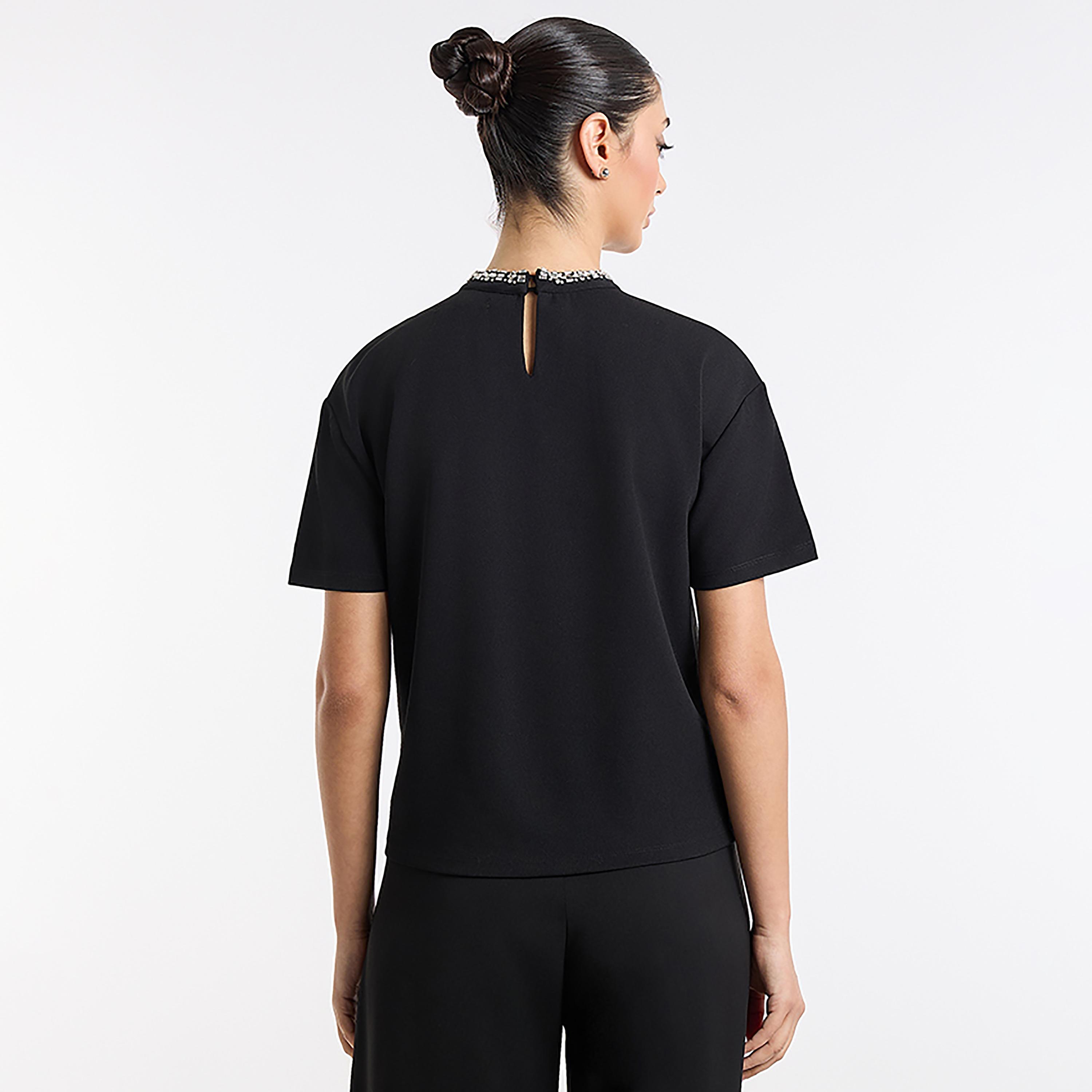 بلوزة نسائية بياقة مستديرة "كرو نيك" مزينة بالتطريز بلون أسود من بي سي بي جي-women-clothing-shirtsandblouses-blouses-image-3
