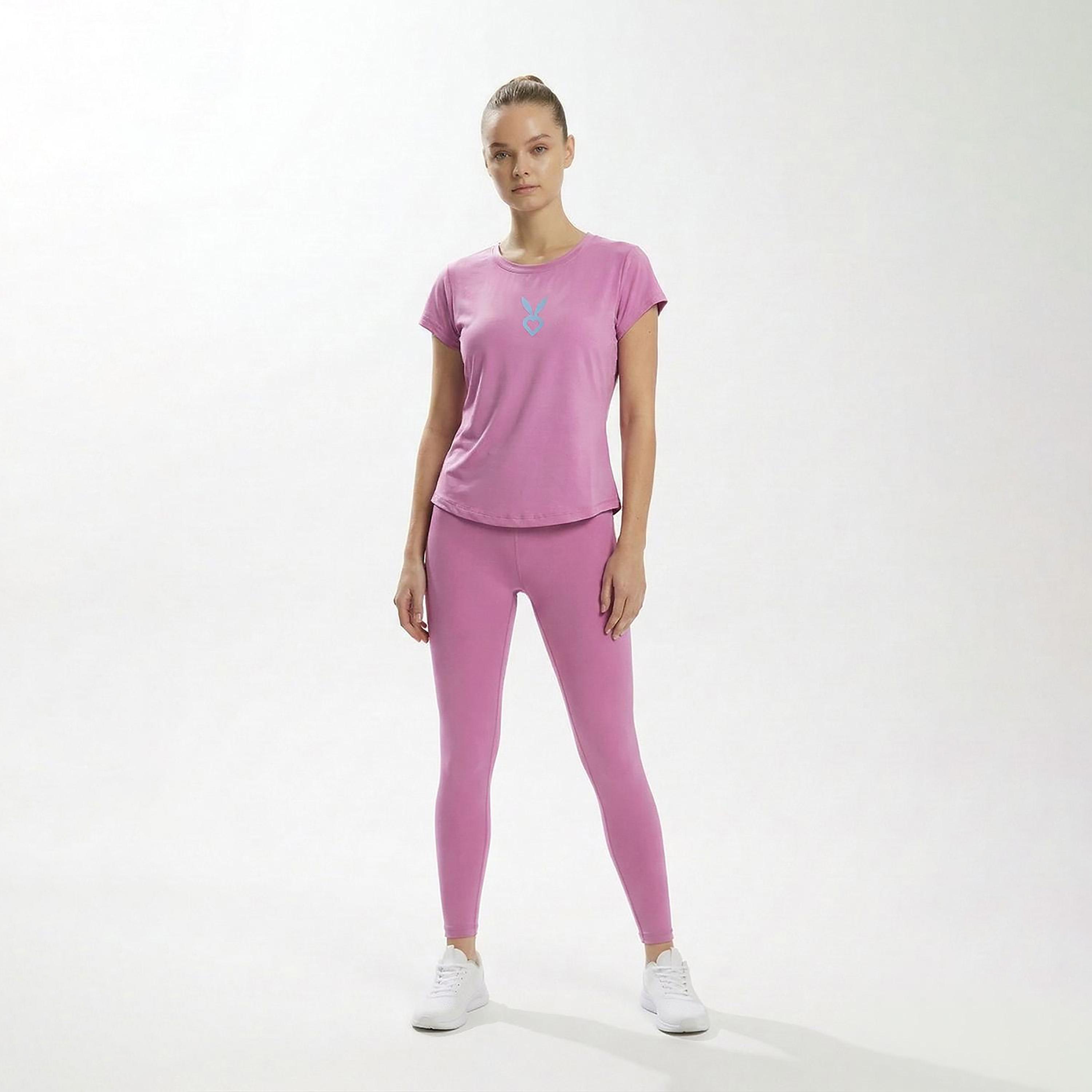 تيشيرت حريمي بقصة منتظمة وأكمام قصيرة وفتحة رقبة مستديرة مع طبعة شعار من كارديو باني-women-clothing-tshirts-image-2