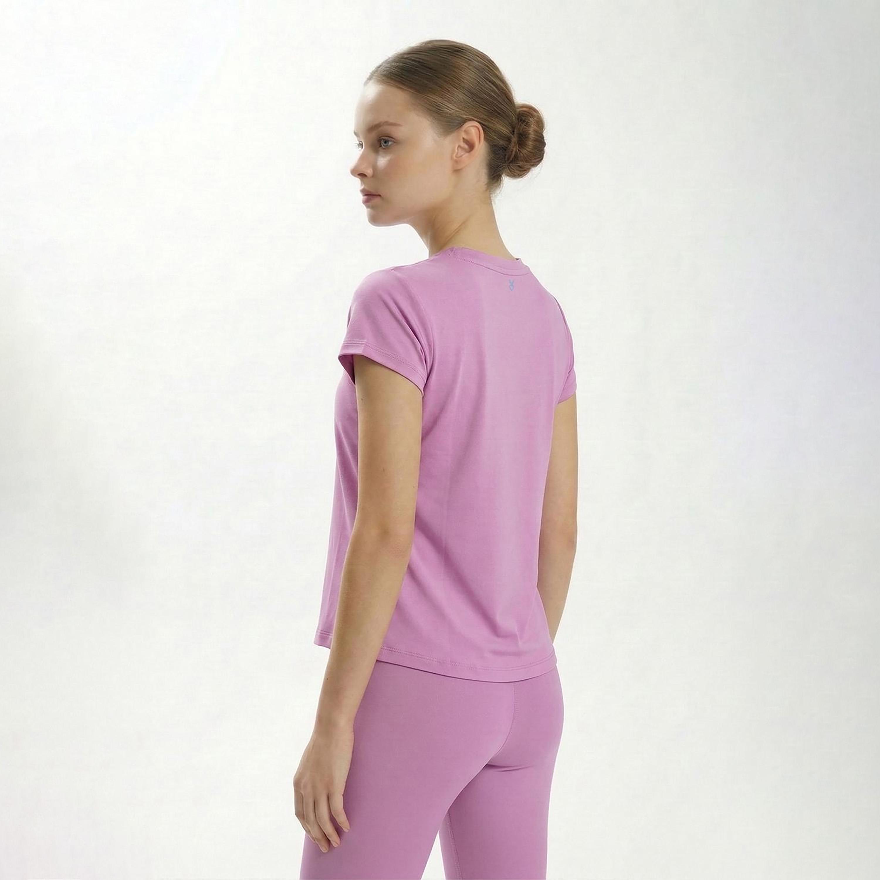 تيشيرت حريمي بقصة منتظمة وأكمام قصيرة وفتحة رقبة مستديرة مع طبعة شعار من كارديو باني-women-clothing-tshirts-image-4