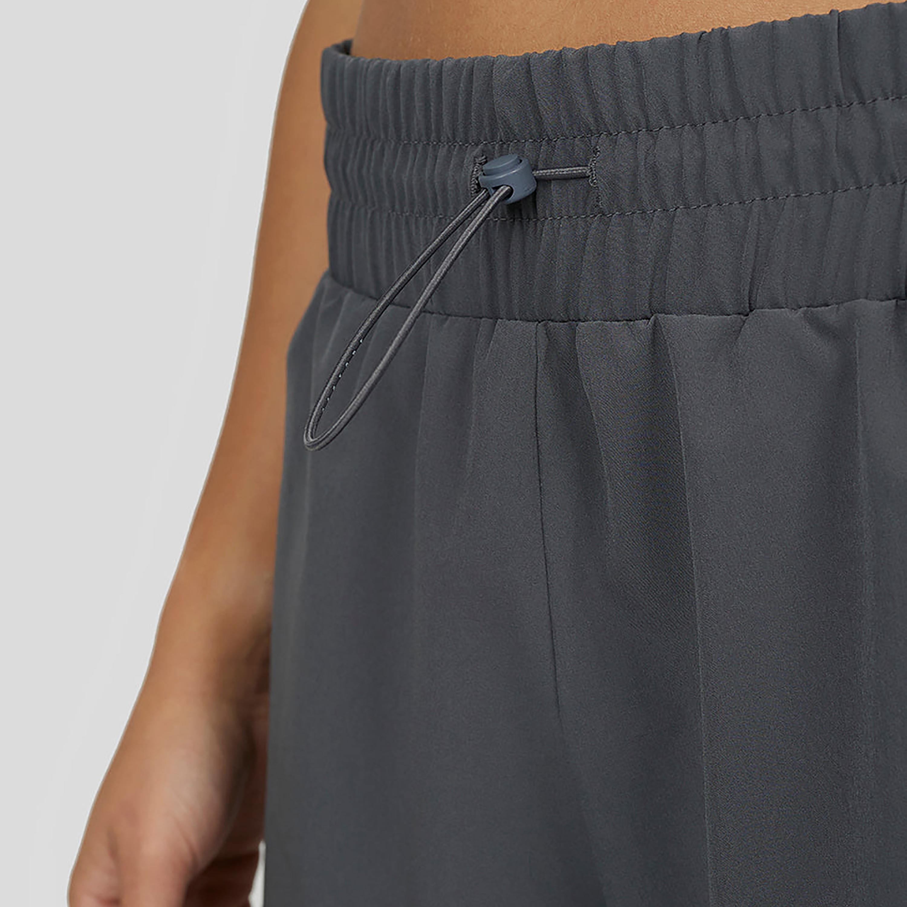 شورت تدريب نسائي من Castore بشعار Toggle Adjuster Carbon-women-clothing-shorts-image-7