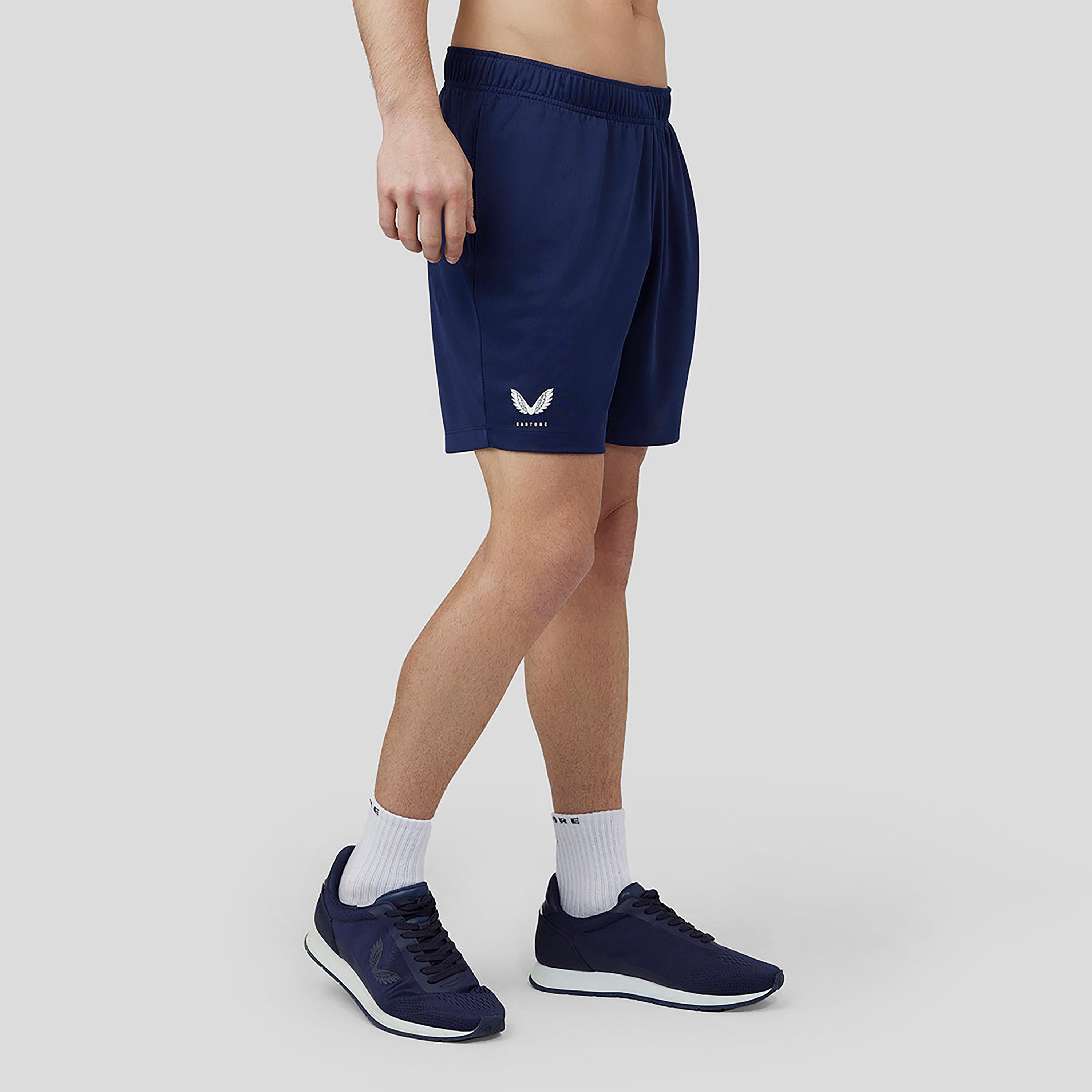 شورت رجالي بحزام خصر مطاطي يحمل شعار Castore-men-clothing-bottoms-shorts-image-1