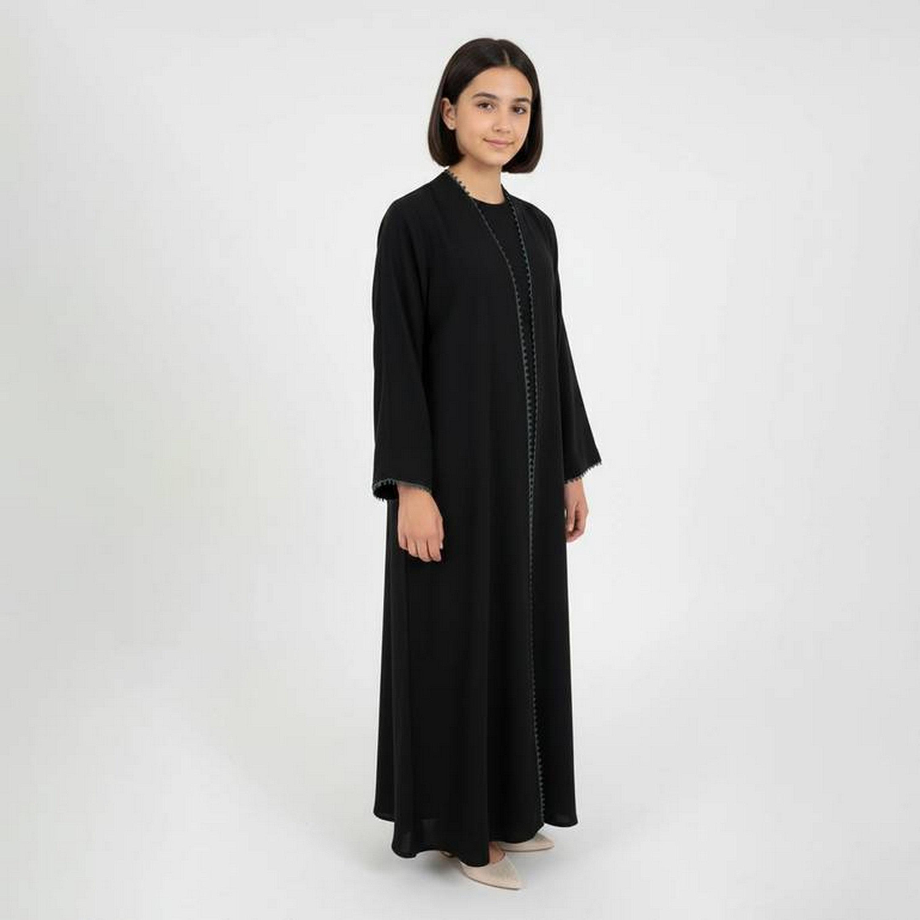 عباءة كتان بأشرطة مطرزة مع طرحة للبنات من حوراء - أسود-girls-arabicclothing-abayas-image-1