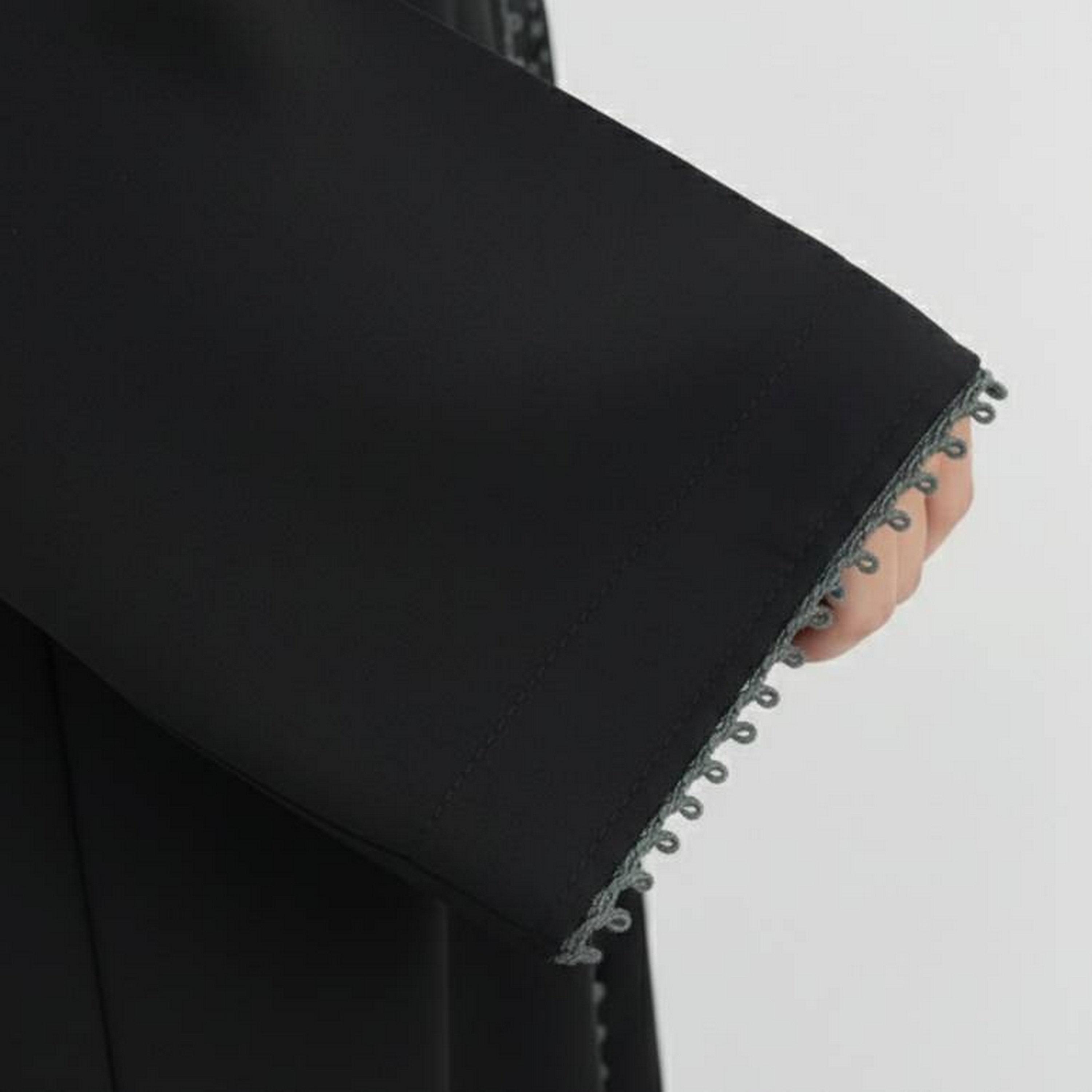 عباءة كتان بأشرطة مطرزة مع طرحة للبنات من حوراء - أسود-girls-arabicclothing-abayas-image-4